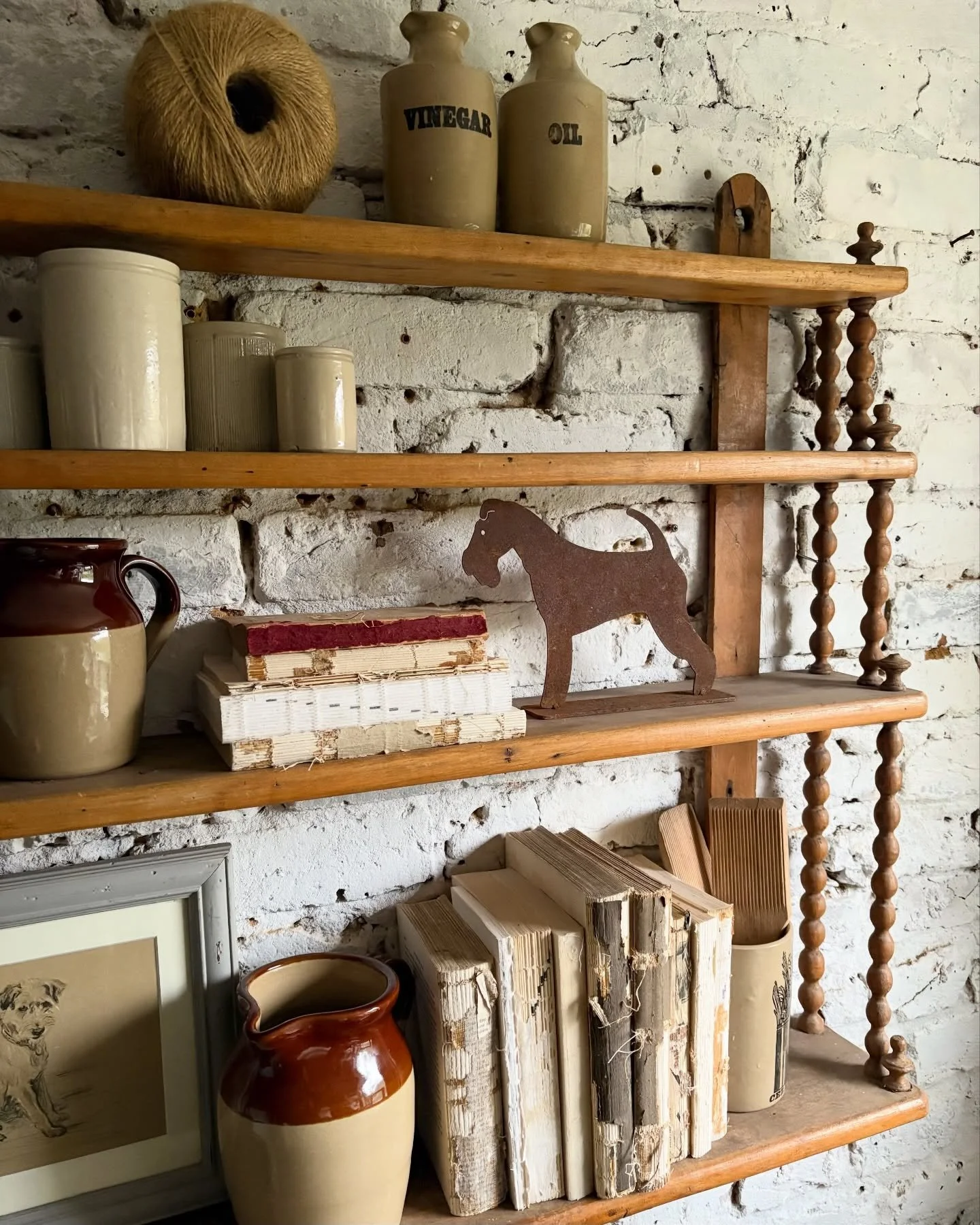 The most beautiful set of chunky bobbin shelves in a lovely weathered pine. Total perfection! 💫 💫 💫 
.
.
#cottagecore #rustichomedecor #bobbinfurniture #weatheredpine #countryhouse
