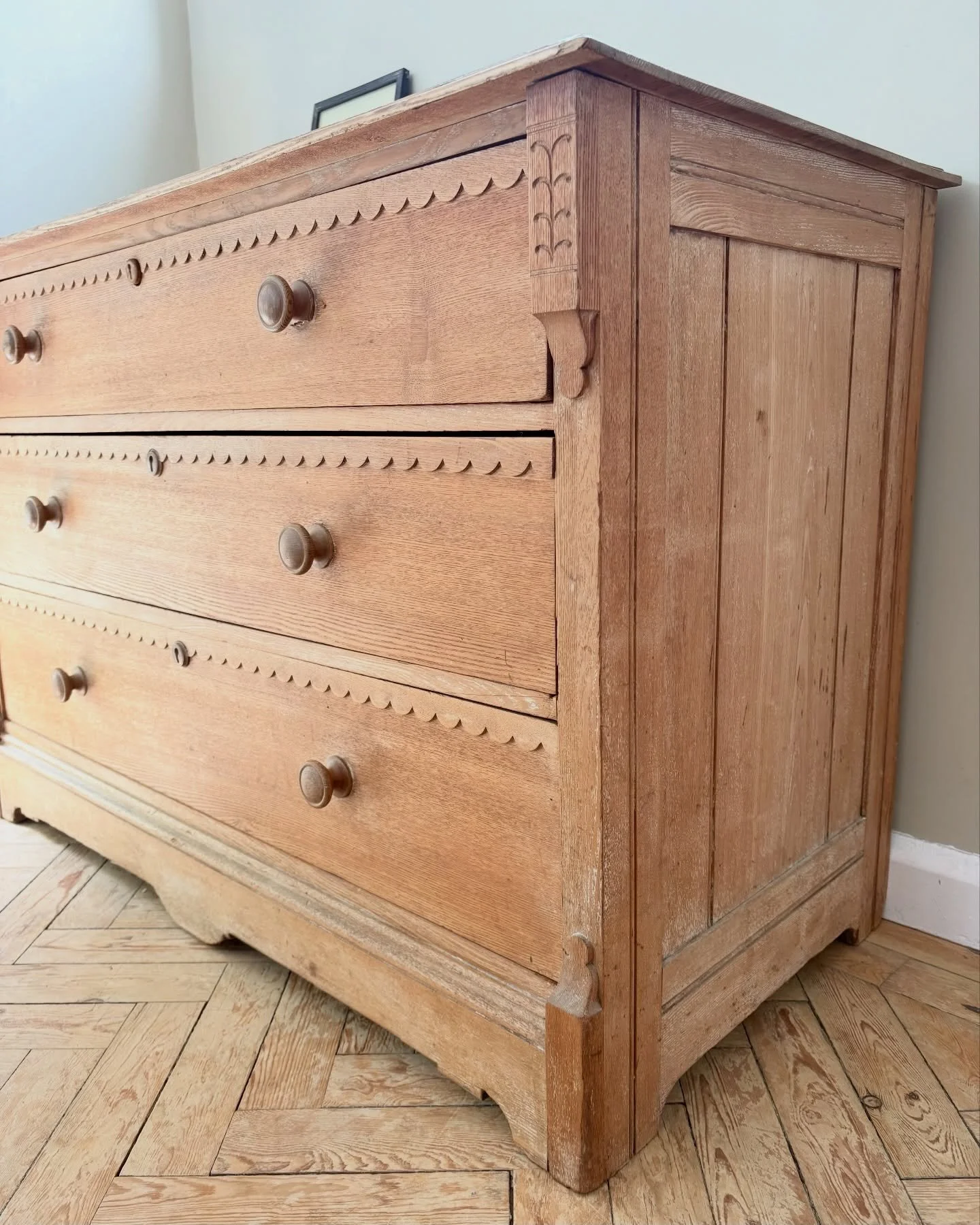 A timeless chest of drawers, rich in character and craftsmanship.

The gentle scalloped detailing framing each drawer, paired with delicate carved accents and a wonderfully timeworn patina, gives this piece a quiet elegance that feels both rustic and