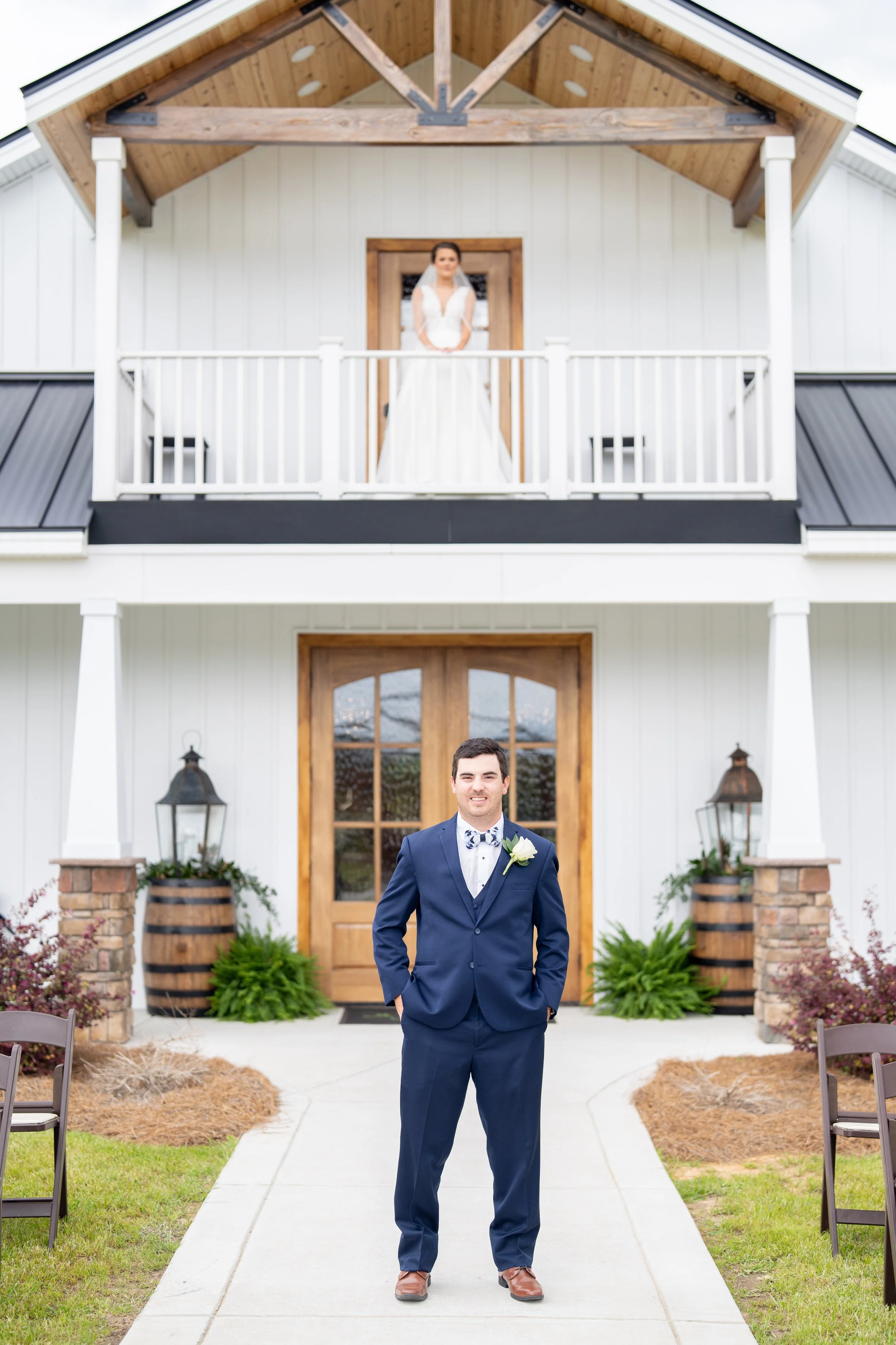 Abbey Marie Photogrpahy: The infamous balcony at twisted vines vineyard.