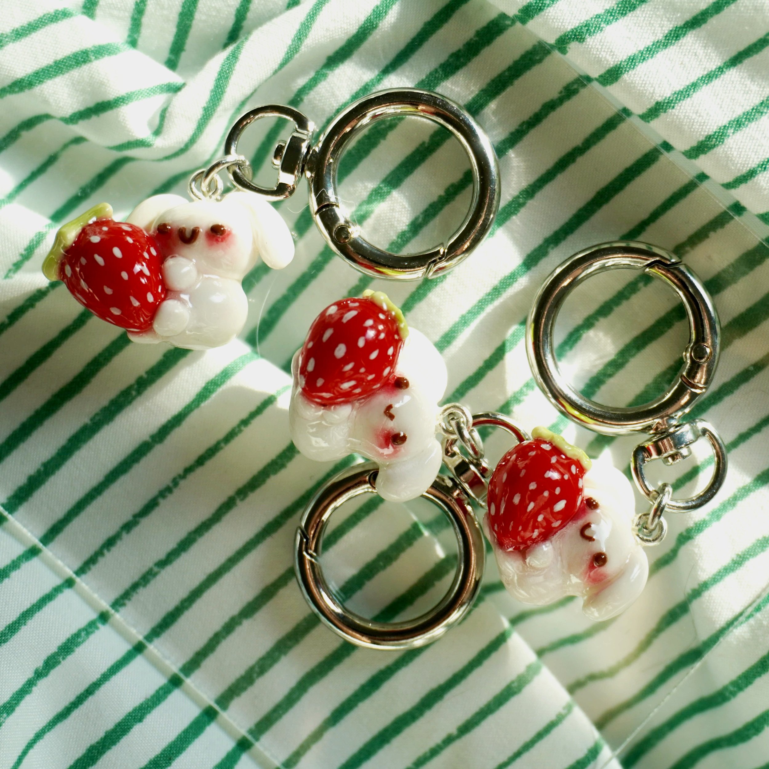 Berrybunnies_Keychains_01.jpg