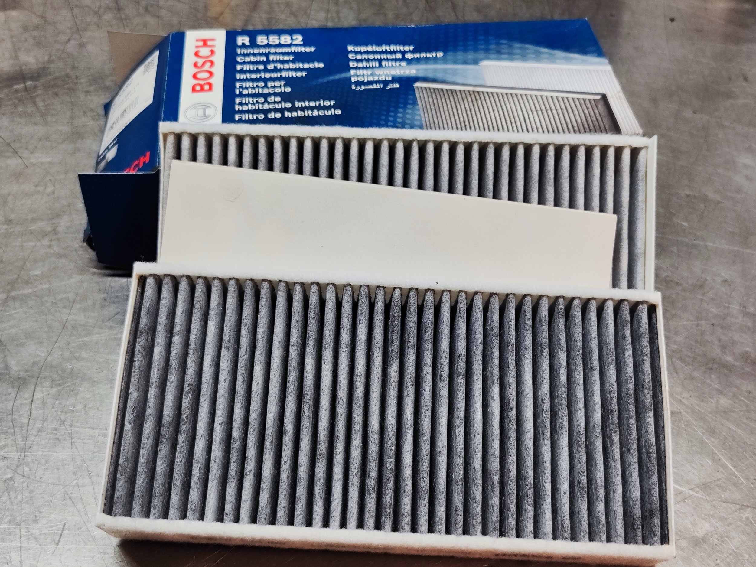 Bosch 1987435582 Filtri Abitacolo ai carboni attivi per BMW Serie 1 2 X1 X2 Mini Countryman