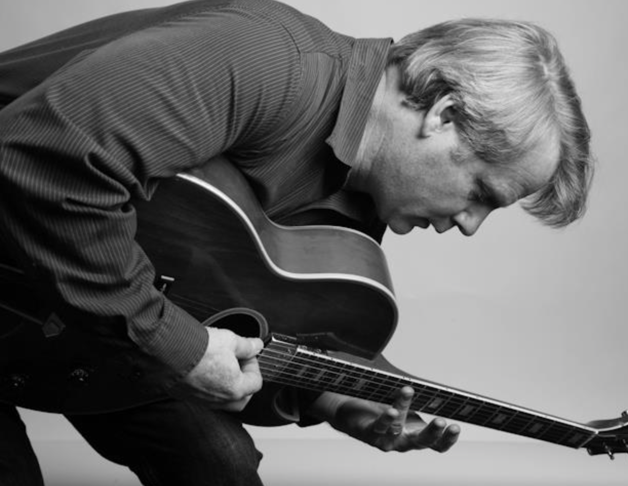 Live Music: Tom Pendergast 