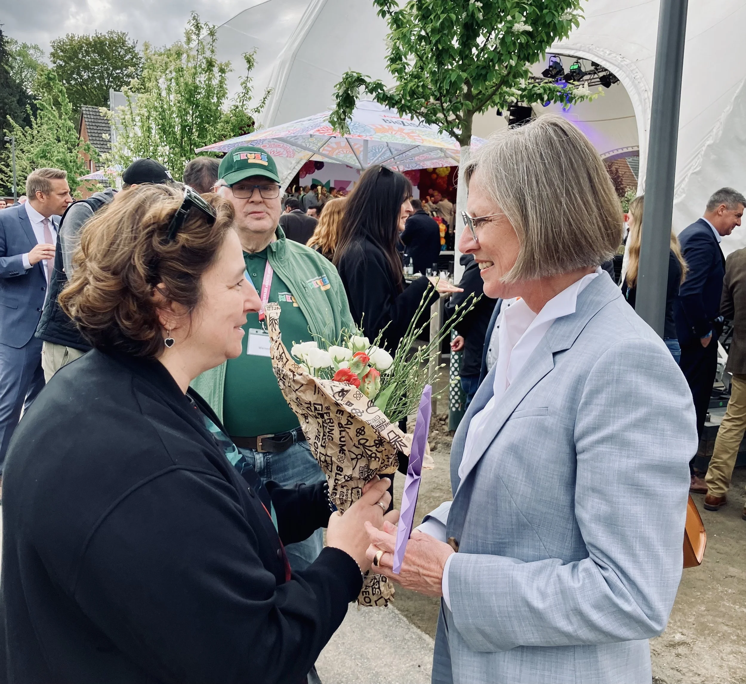 Das Foto zeigt Susanne Brambora-Schulz (l.) und Annette Nothnagel.