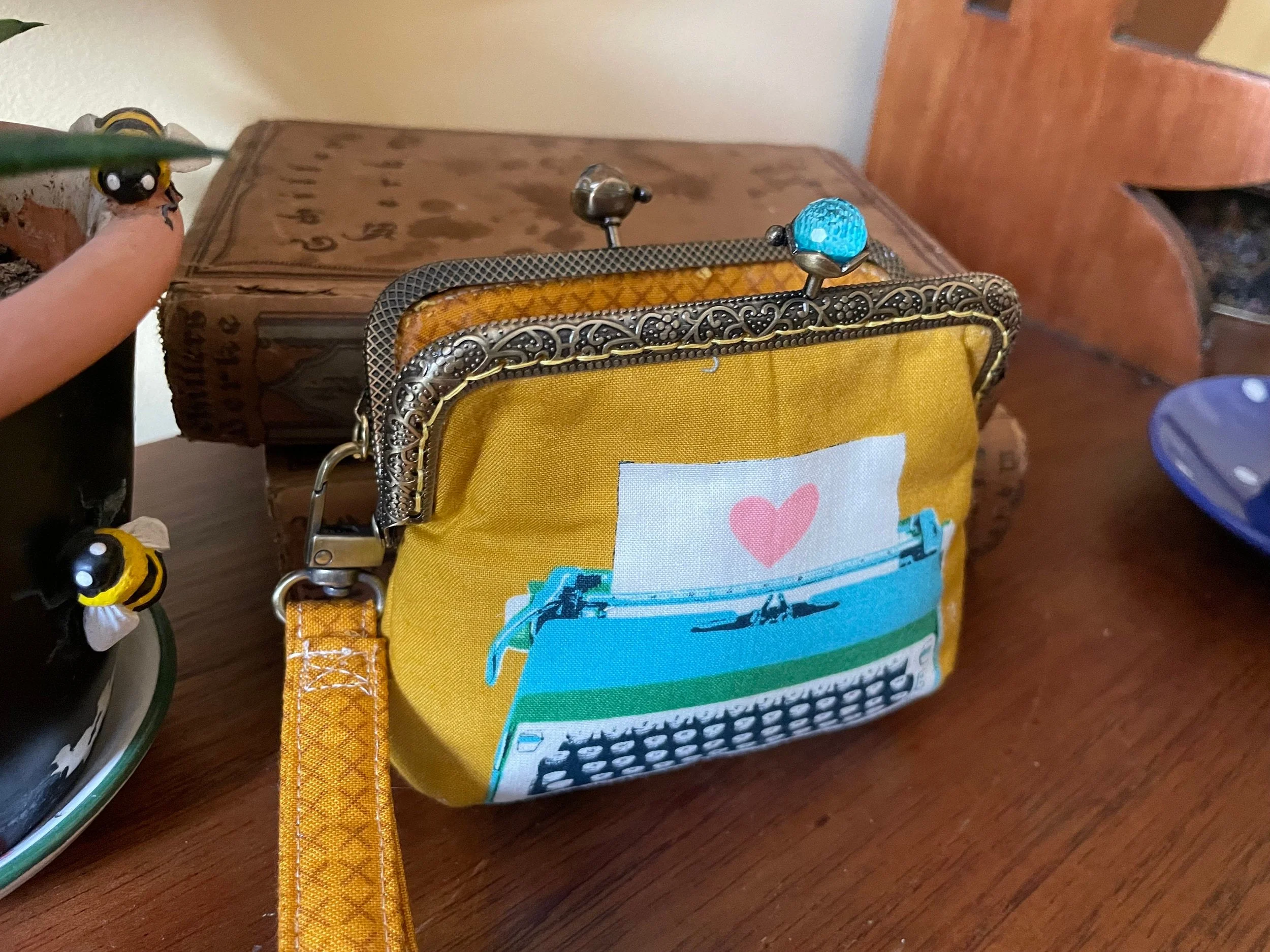 https://i.etsystatic.com/24616851/r/il/557aa0/4842514650/il_fullxfull.4842514650_qq01.jpg