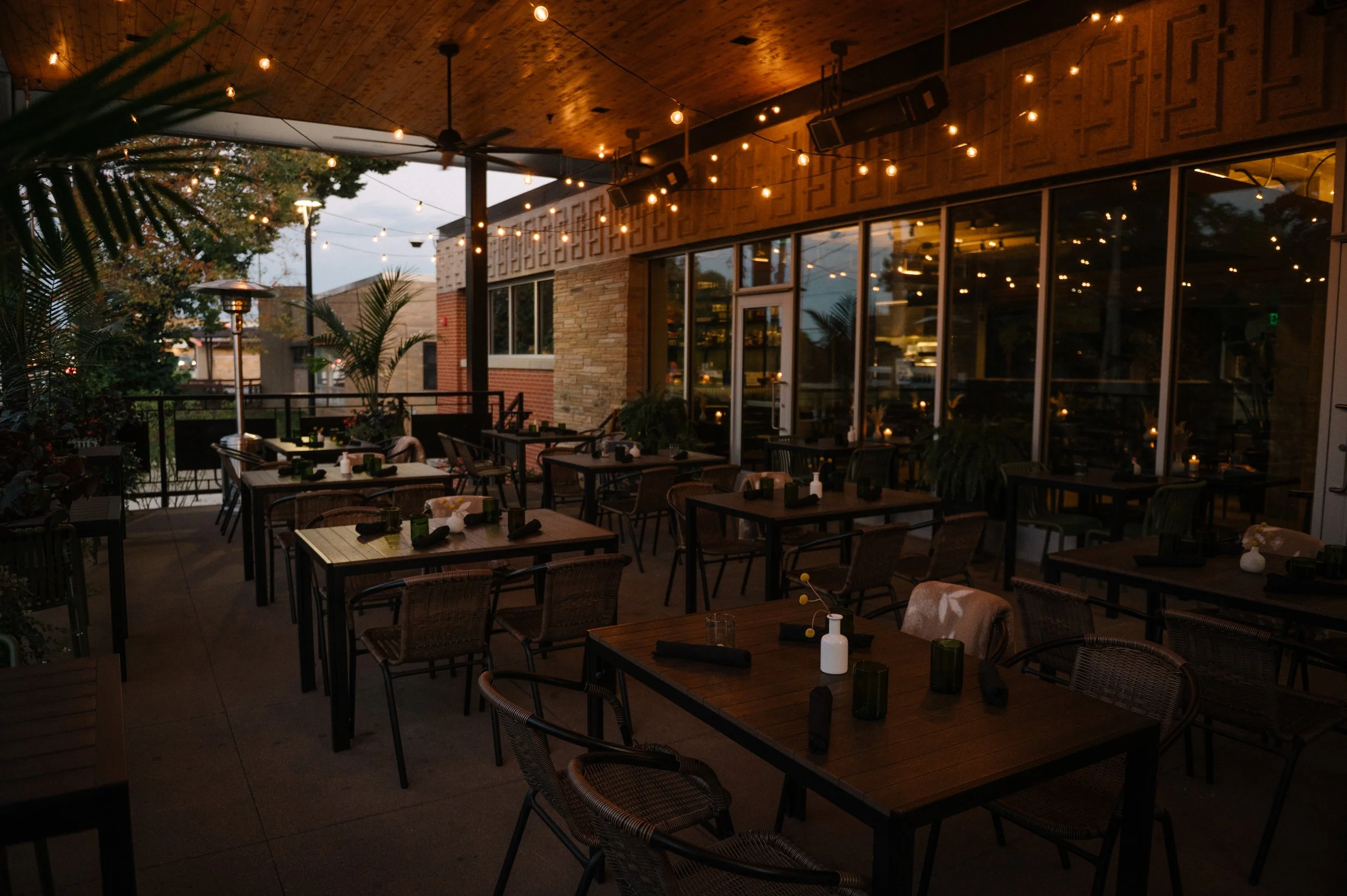 Patio Dining in Des Moines: Why Hugo’s is Your Go-To Spot This Season