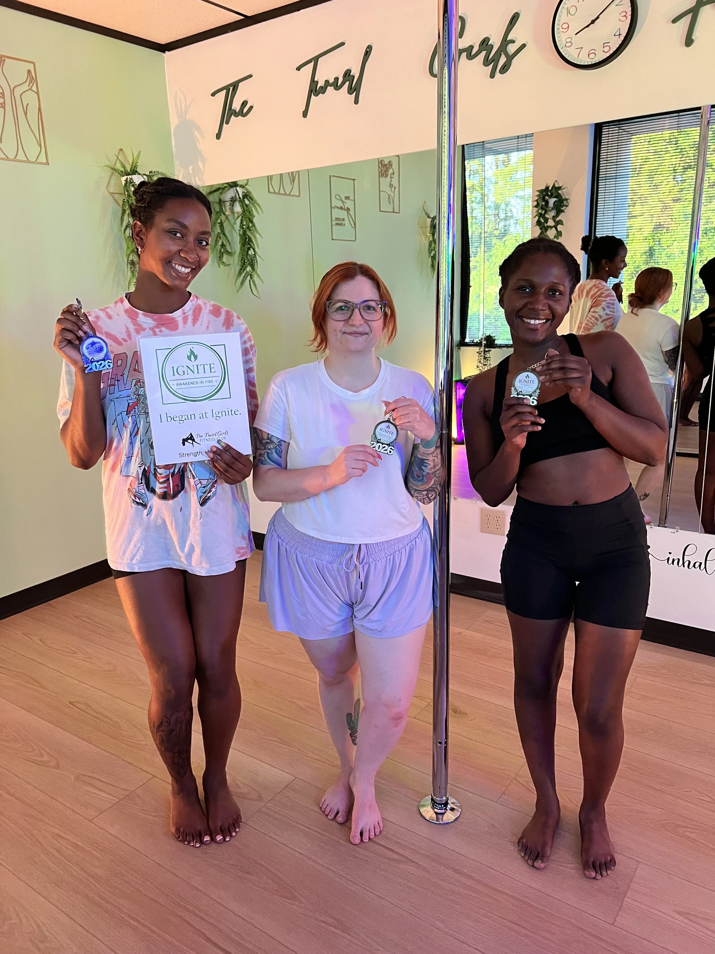 Group graduating from the beginner pole Initiation series