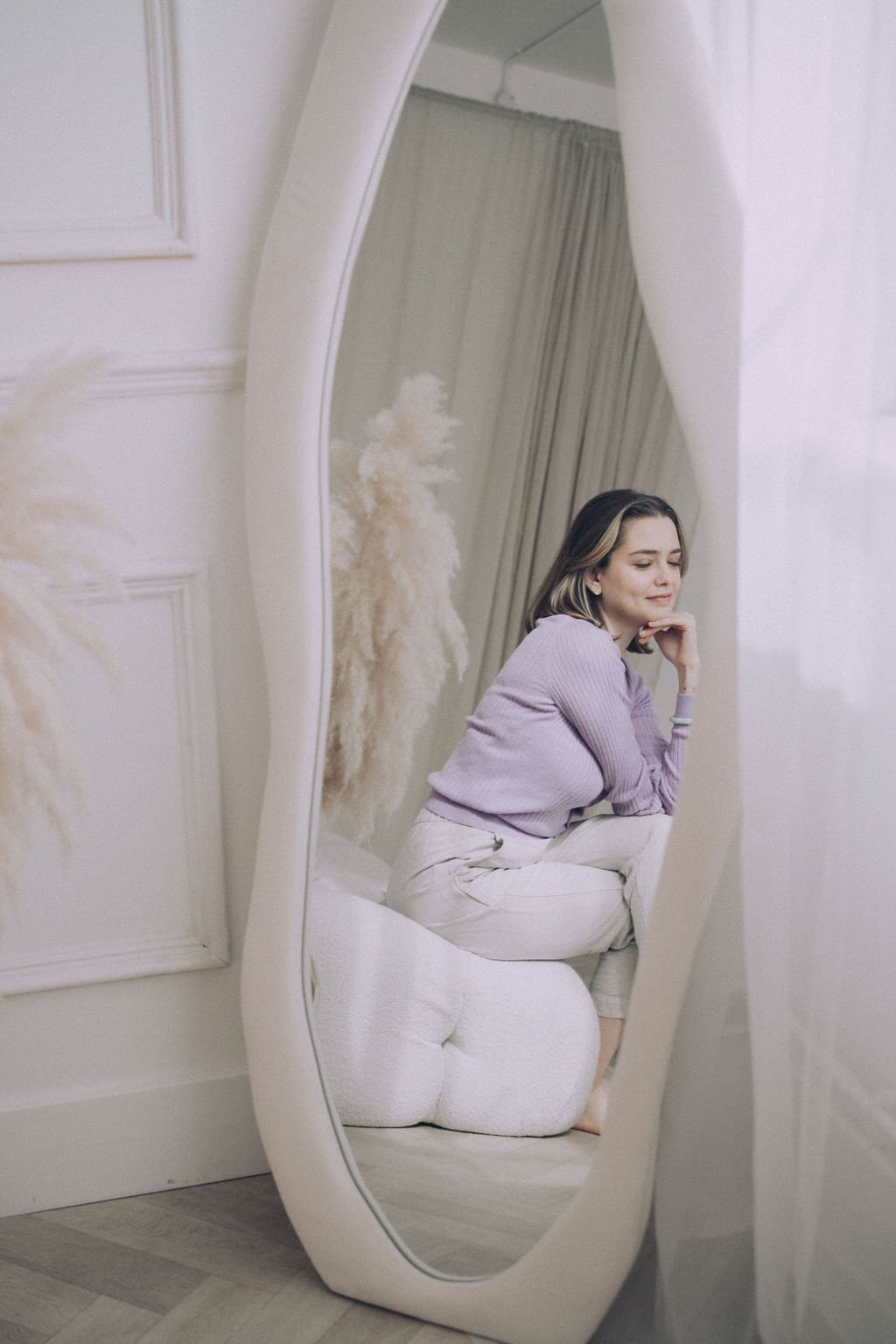 The reflection of Catarina in a mirror