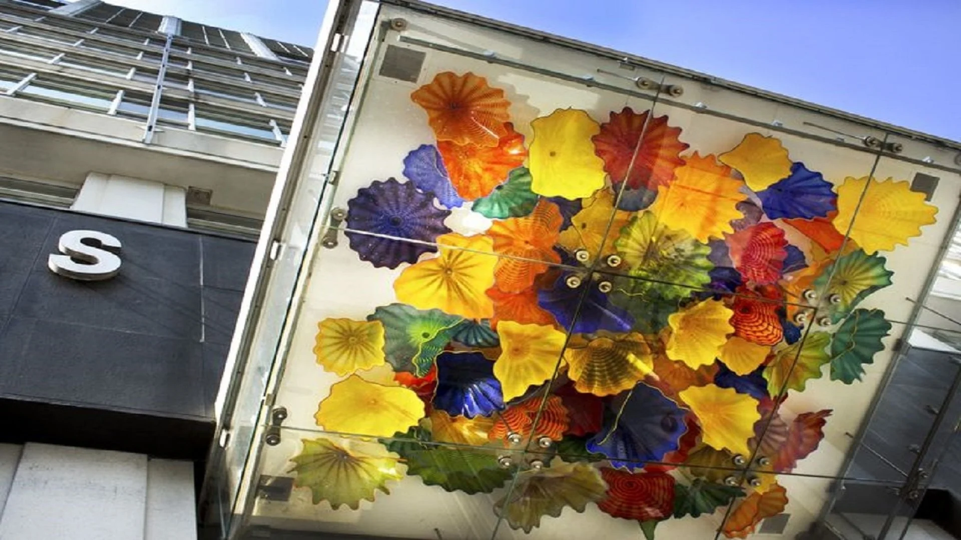 Dale Chihuly Glass Sculpture SoHo Hotel Toronto