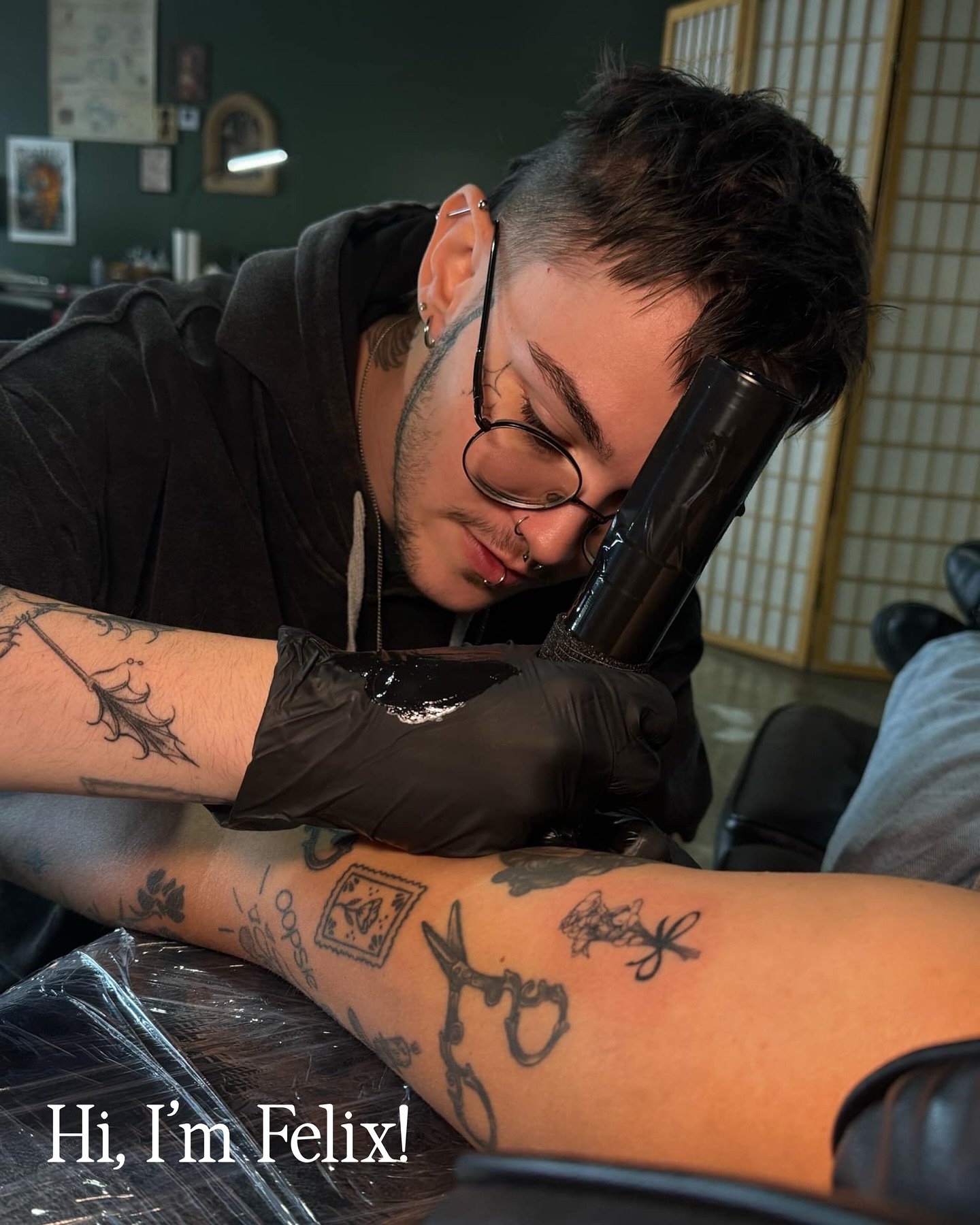 For any new friends here - 👋 Hi, I&rsquo;m Felix!!

I&rsquo;m a licensed tattoo artist here in the 417, and I&rsquo;d love to bring your dream tattoo to life!✨

As you can see, I love doing a wide variety of styles; ranging from realistic portraits,