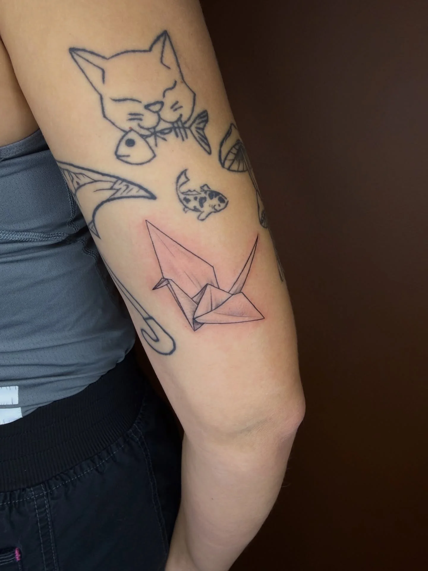 An origami crane &amp; white lotus pai sho tile from Avatar the Last Airbender for Zara&rsquo;s patchwork sleeve!🪷

Fun fact, not only is Avatar one of my comfort shows, I once tried making 1000 paper cranes. One day I&rsquo;ll get that wish! ☺️✨

I