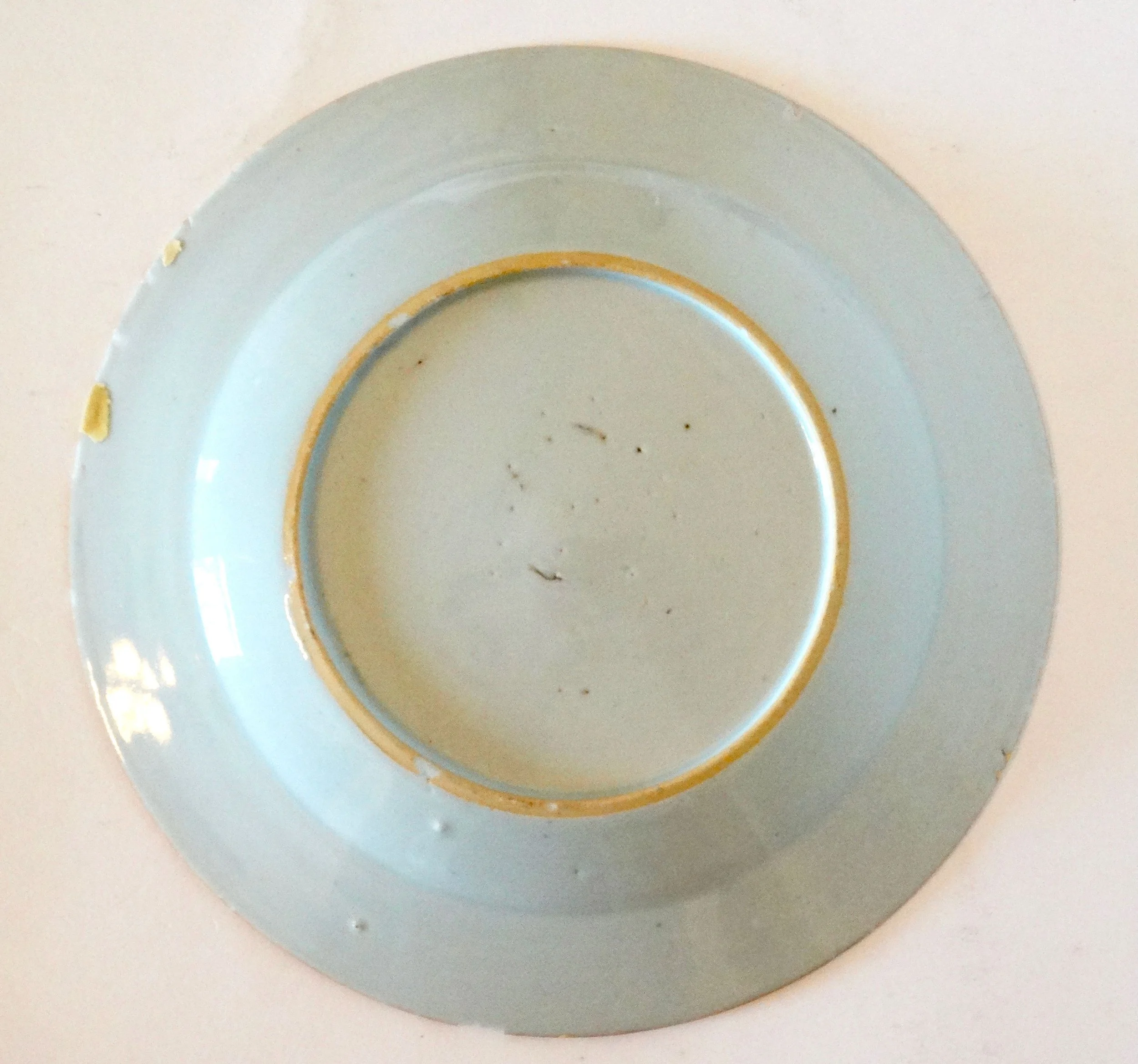 Reverse of 18th-century English Delftware chinoiserie plate, unmarked but likely Bristol, hand molded