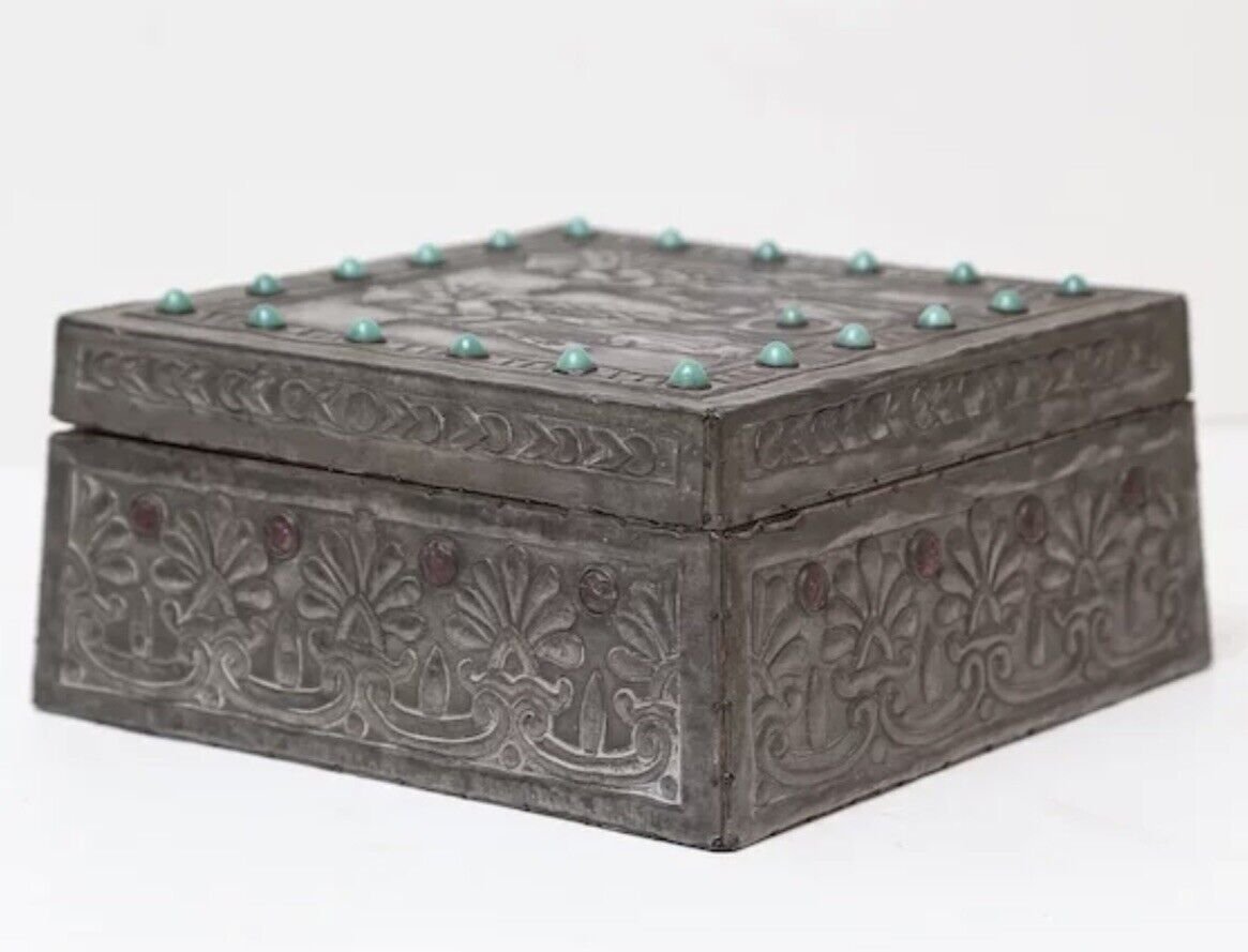 Daguet box 2.jpeg