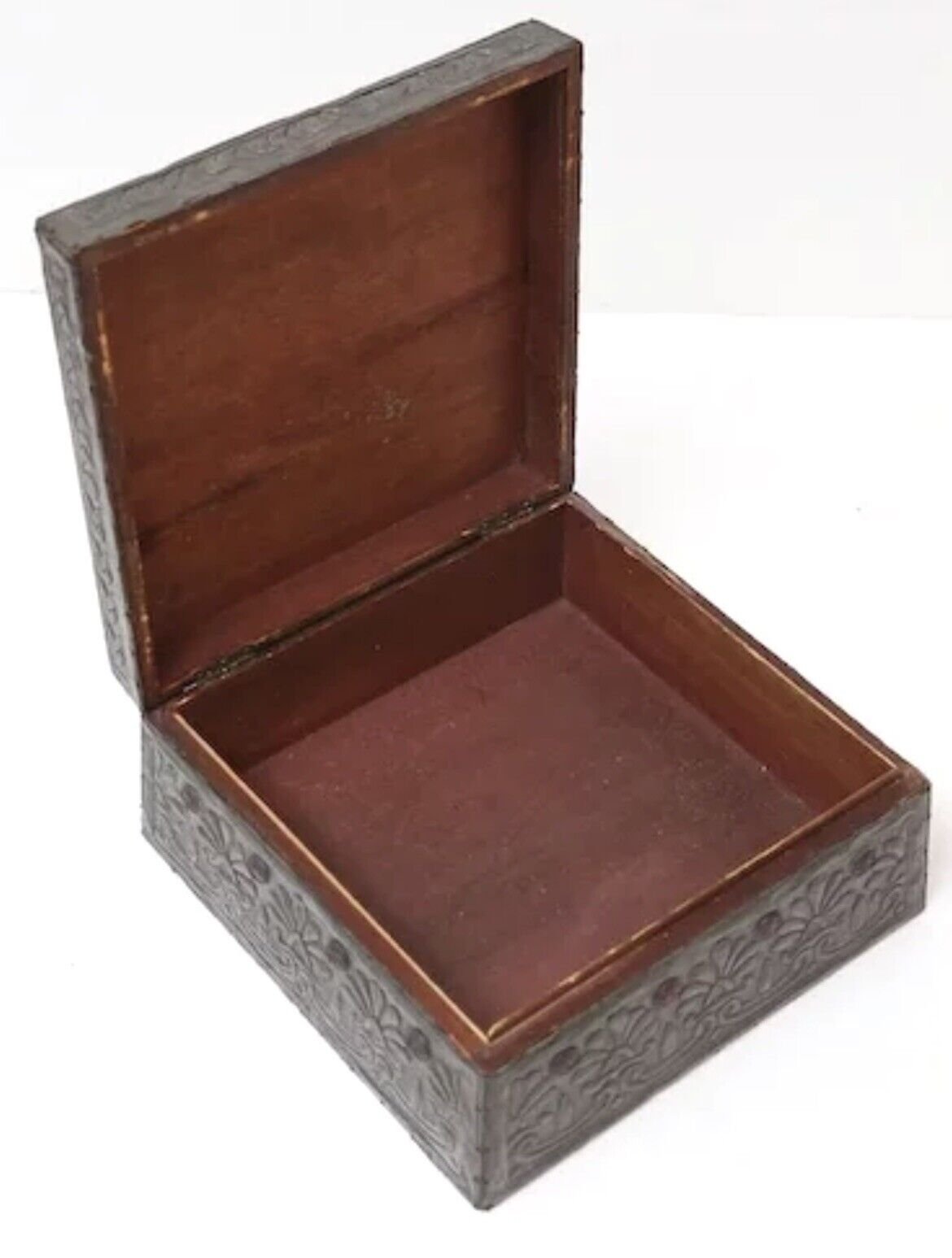 Daguet box 4.jpeg