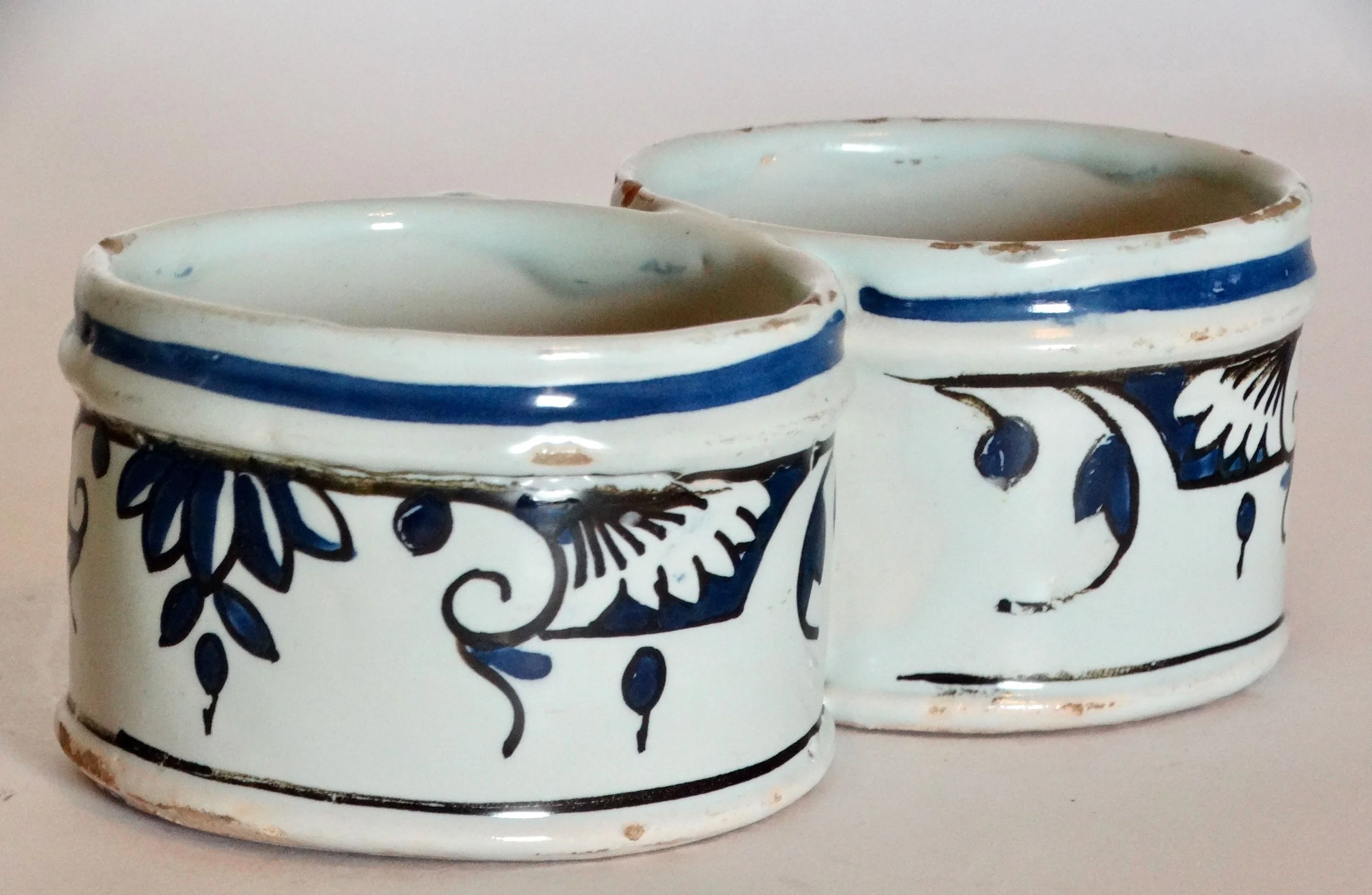 18th-century Delft faience presentier double dish, hand painted with delicate floral geometric pattern and border