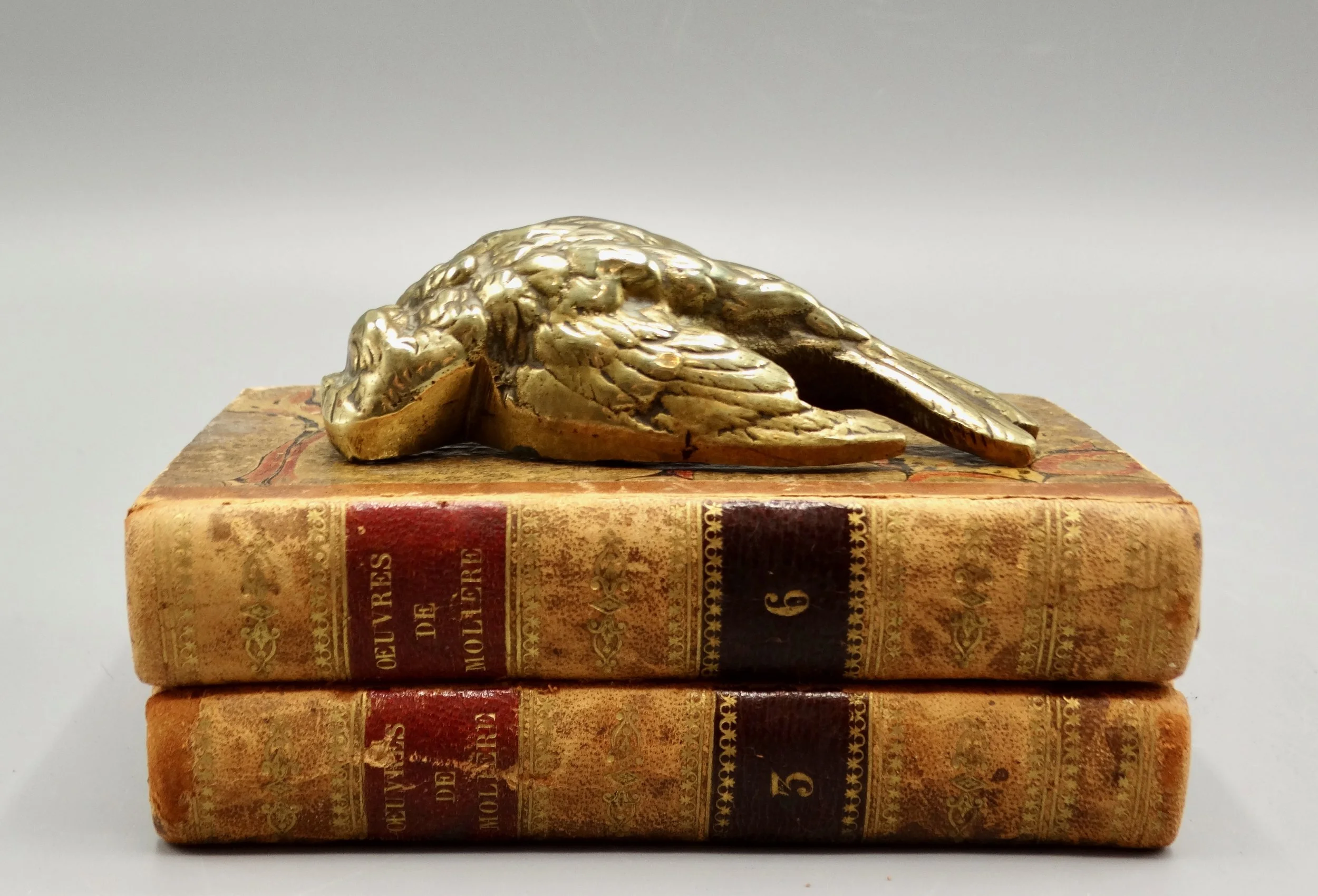 Gilt bronze sparrow sculpture attributed to Paul Comoléra, finely cast with lying pose and patina.