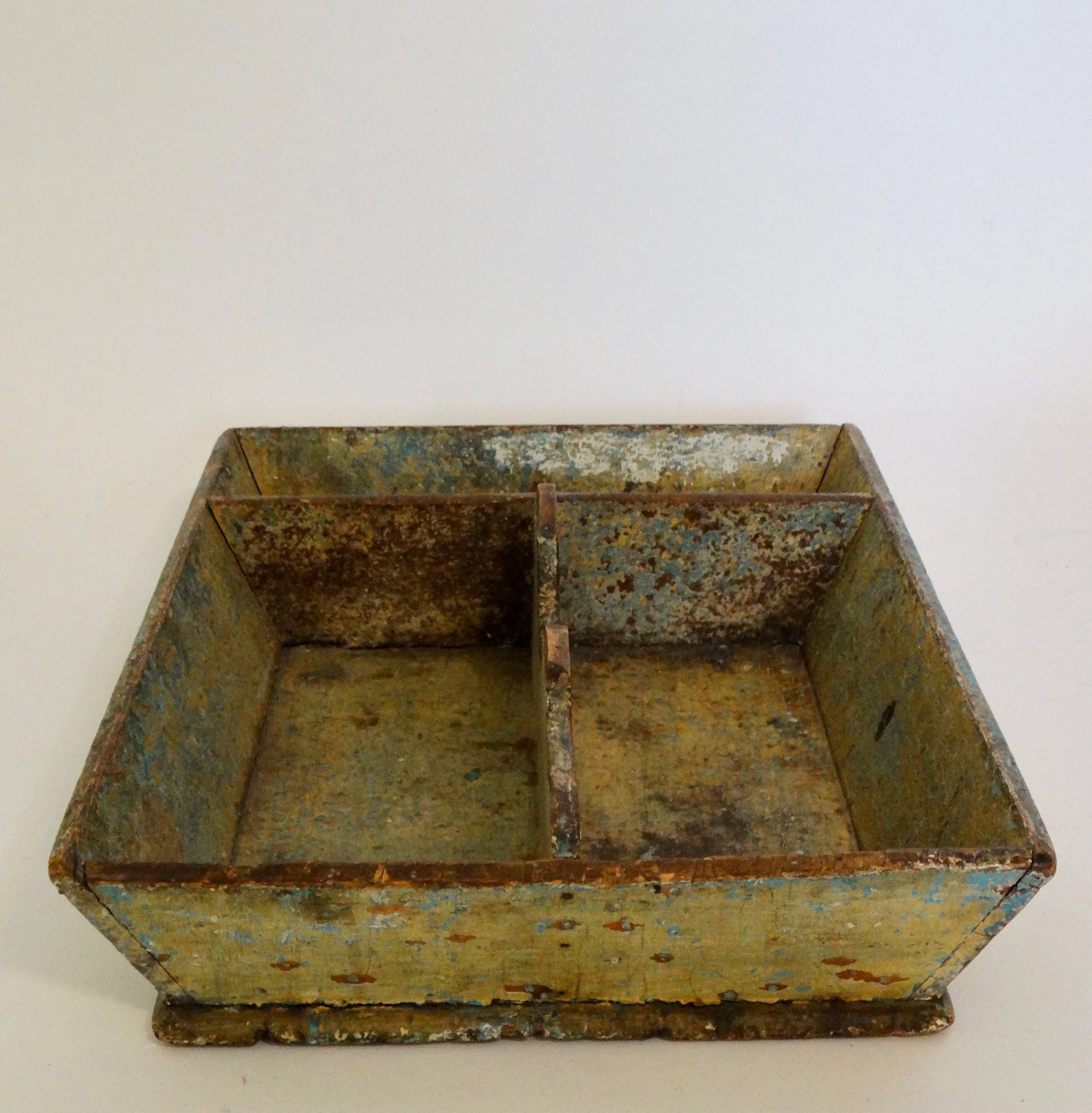Early 19th-century American primitive cutlery tray in mustard colored paint with canted sides and protruding base.