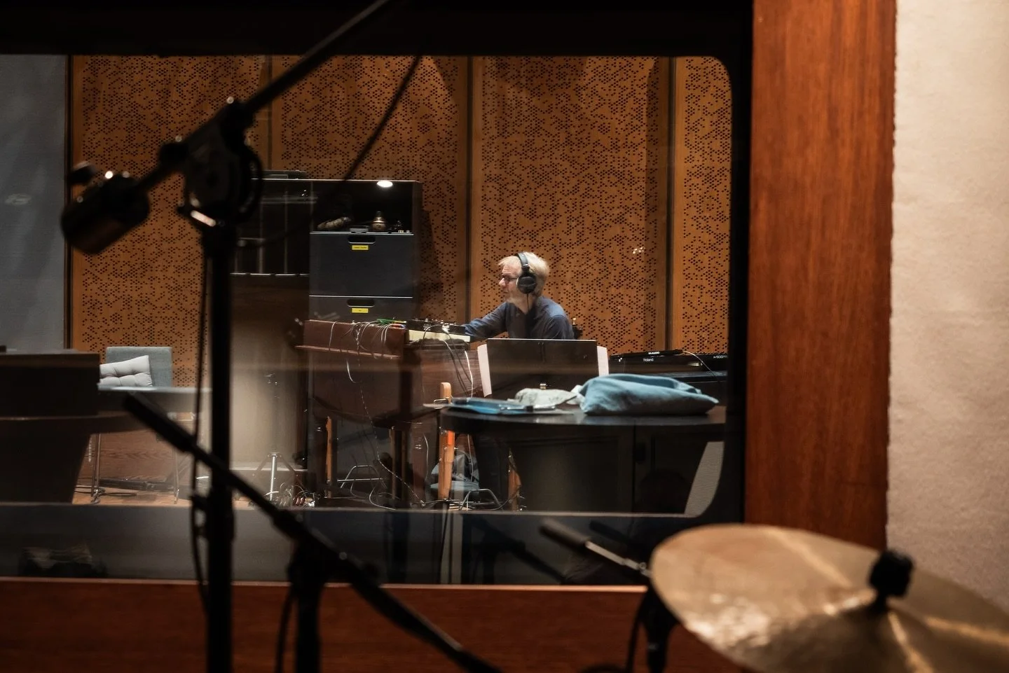 We went to @asnewtone to record our new album last weekend! 

Amazing music by St&aring;le Storl&oslash;kken!

St&aring;le Storl&oslash;kken - keys/composition
Joakim Bergsr&oslash;nning - flute, clarinet, alto saxophone
@andrekassen - soprano and te