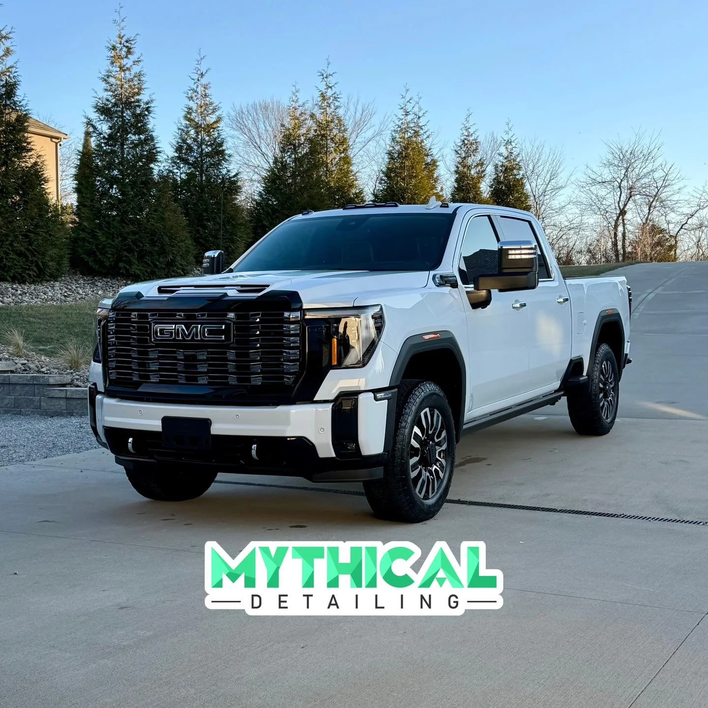 Got this beast ceramic coated! ✨
.
.
.
#detailing #detailingkc #carderailing #cardetailingkc #autodetailing #autodetailingkc #mythicaldetailing #mobilecardetailing #kansascitydetailing #carcleaning #kccars #mobileautodetailing #kansascity