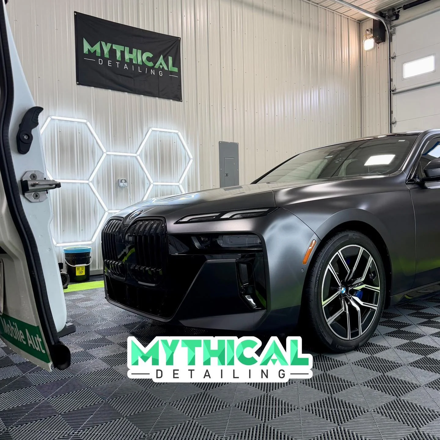 Got this beautiful 7-series looking luxurious! 🧼
.
.
.
#detailing #detailingkc #carderailing #cardetailingkc #autodetailing #autodetailingkc #mythicaldetailing #mobilecardetailing #kansascitydetailing #carcleaning #kccars #mobileautodetailing #kansa