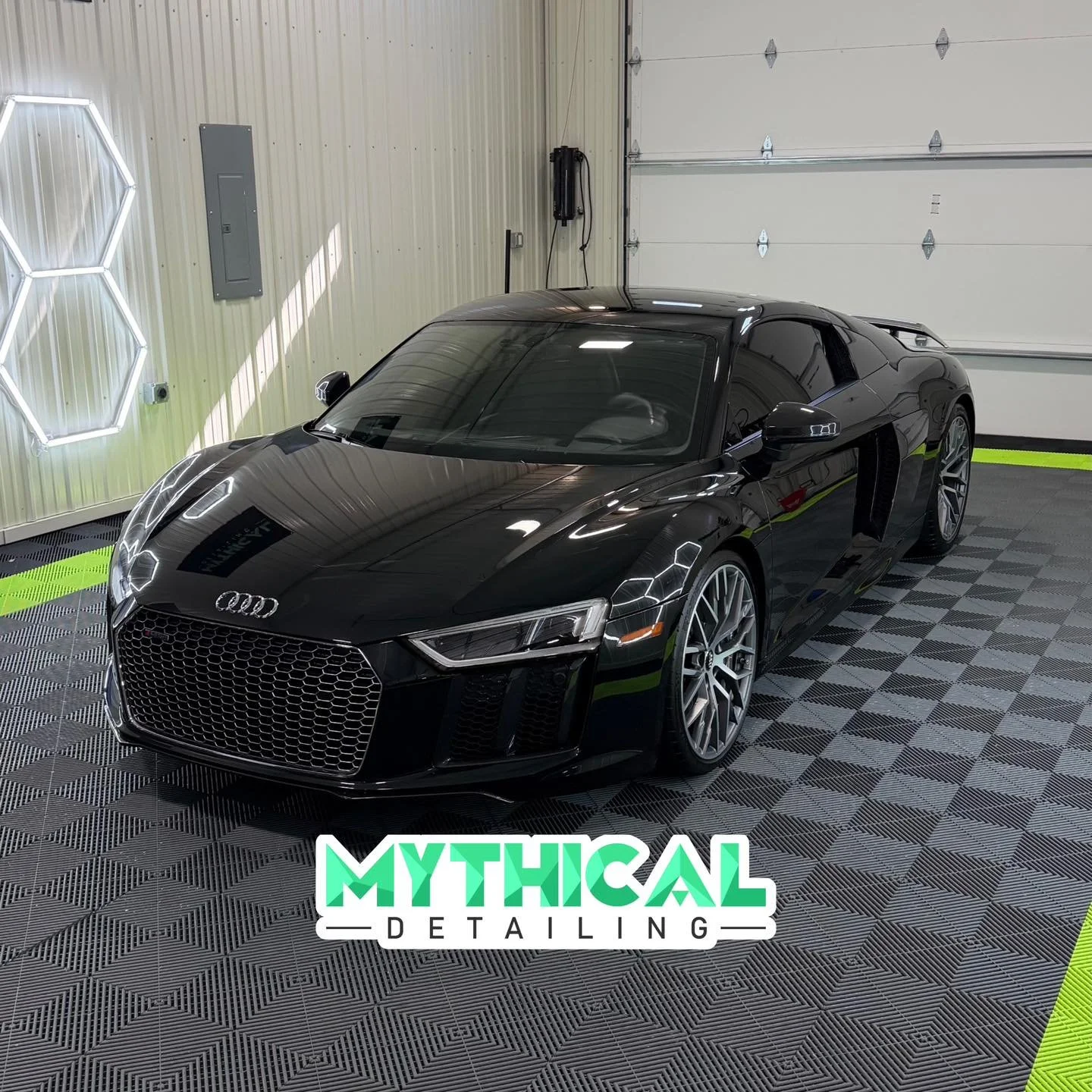 Full detail for this r8! 🧼
.
.
.
#detailing #detailingkc #carderailing #cardetailingkc #autodetailing #autodetailingkc #mythicaldetailing #mobilecardetailing #kansascitydetailing #carcleaning #kccars #mobileautodetailing #kansascity