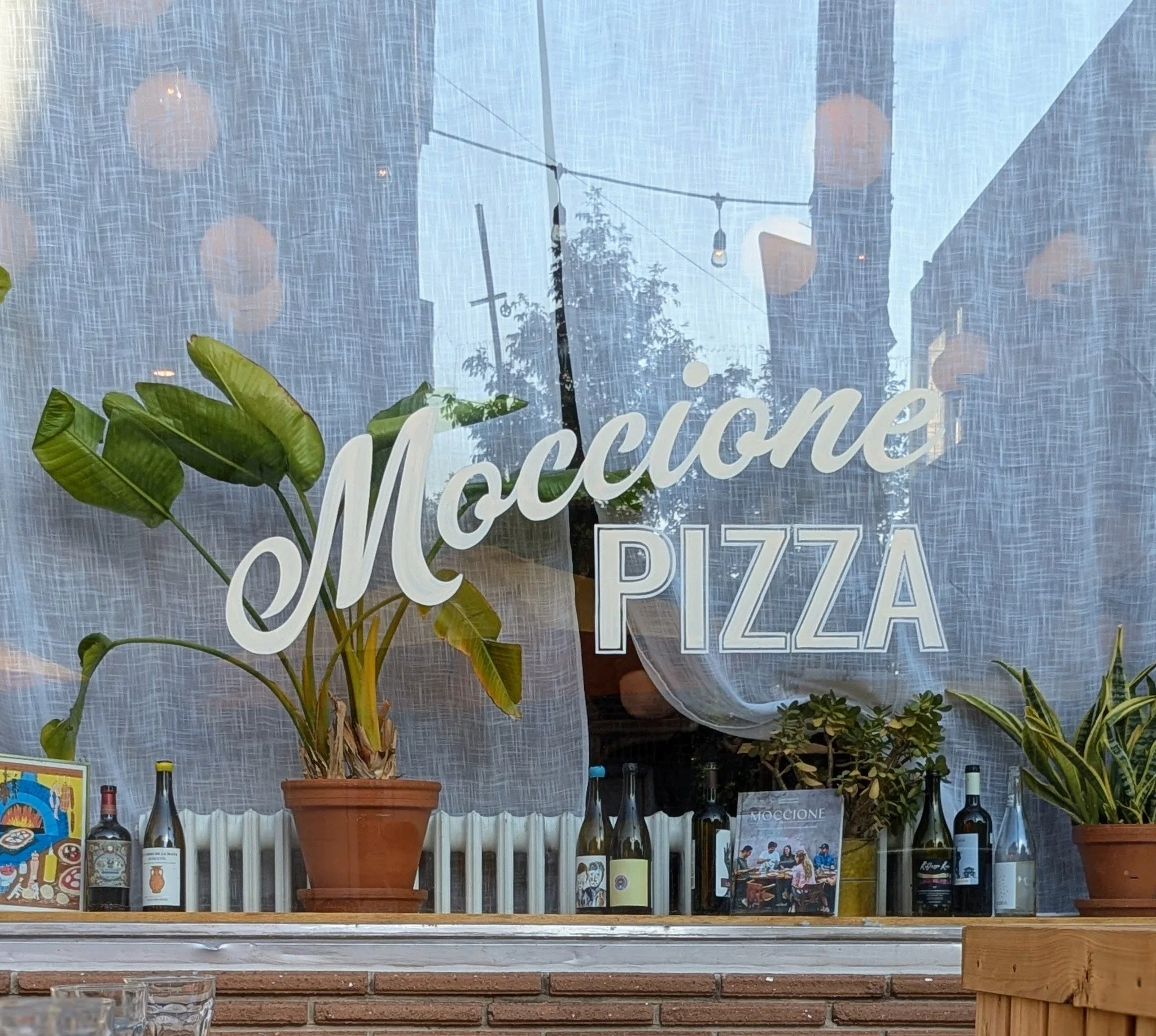 🍕✨ Saviez-vous que&hellip;? / Did you know&hellip;? ✨🍕

🤔 &hellip;Moccione Pizza a ouvert ses portes en 2021, dans l&rsquo;ancien local du restaurant Moccione, devenu trop petit pour sa client&egrave;le fid&egrave;le / Moccione Pizza opened its do