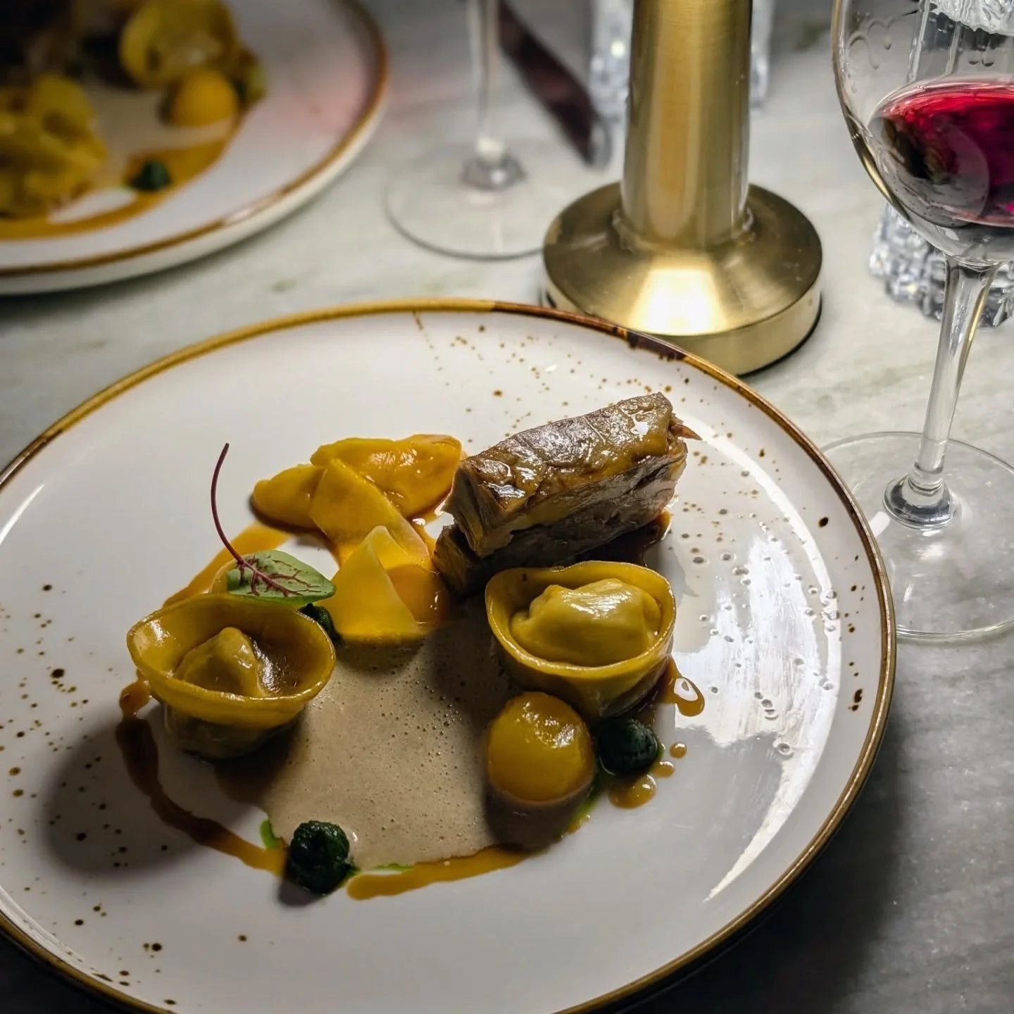 @legodotverdun 🔥Gros coup de coeur! 🔥 Une vraie p&eacute;pite &agrave; d&eacute;couvrir &agrave; @mtlatable avant le 16 novembre. Plus d'infos sur notre blog - lien en bio.