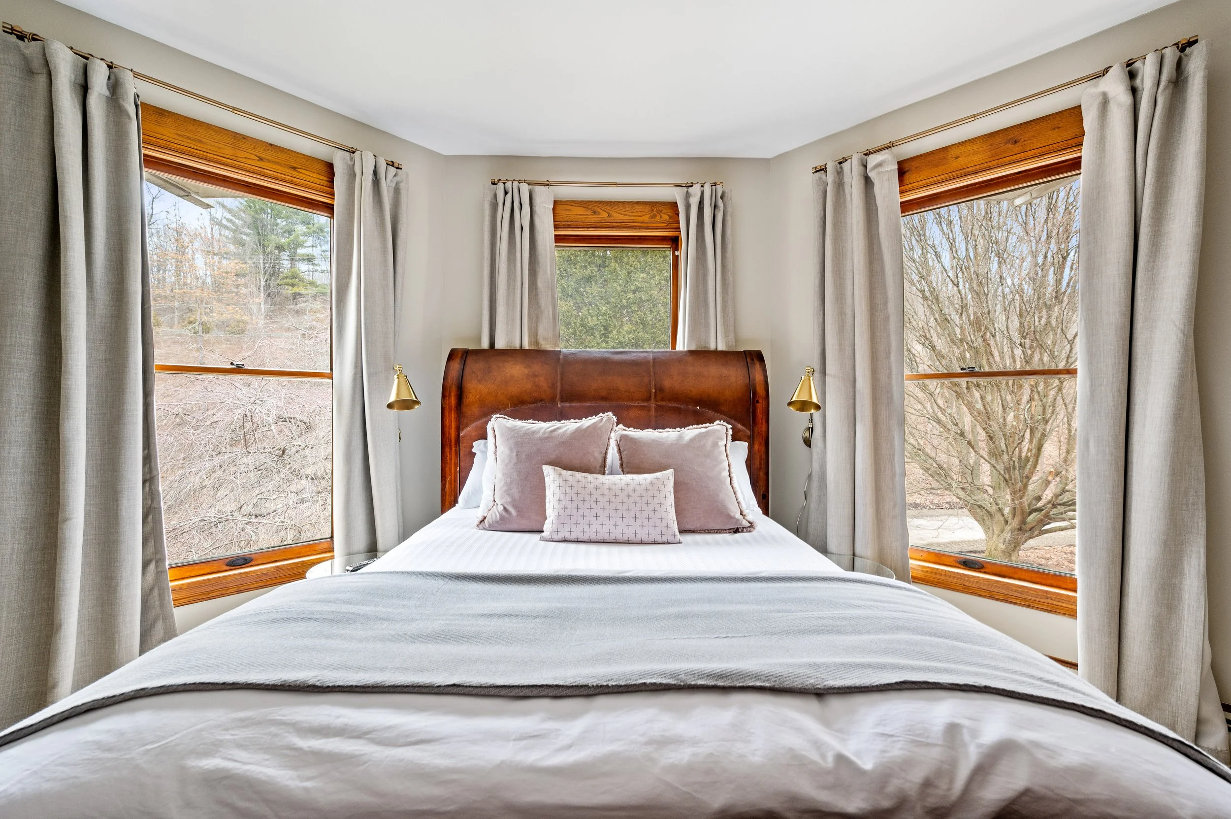 Close up view of queen sleigh bed in luxury suite george.