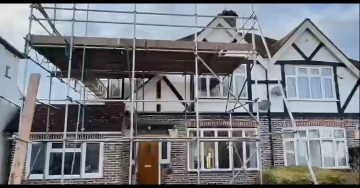A recent completion of a gable build-up with rear dormer loft conversion in Sanderstead, Croydon! This was to create one large bedroom with an en-suite! π π
See the process from start to finish!
•
•
#building #extension #loft #loftconve