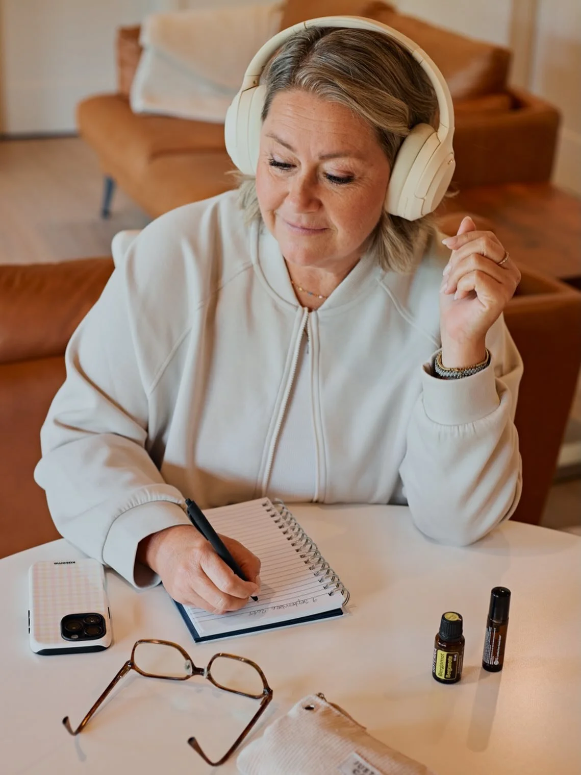 Depuis ma chirurgie, quelque chose a chang&eacute;.

Pas dans mes projets. Dans moi.

La convalescence fait tomber beaucoup de bruit. Et quand le bruit tombe, tu entends des v&eacute;rit&eacute;s.

Ces temps-ci, je ressens le besoin de m&rsquo;expand