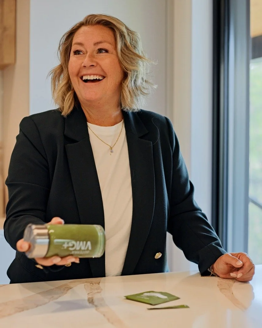 Pourquoi j&rsquo;ai autant d&rsquo;&eacute;nergie et que je suis rarement malade? ⚡️

Pourquoi j&rsquo;ai une super clart&eacute; mentale, un intestin en sant&eacute; et une peau lumineuse? ✨

Je ne saute pas ma routine sant&eacute; + bien-&ecirc;tre