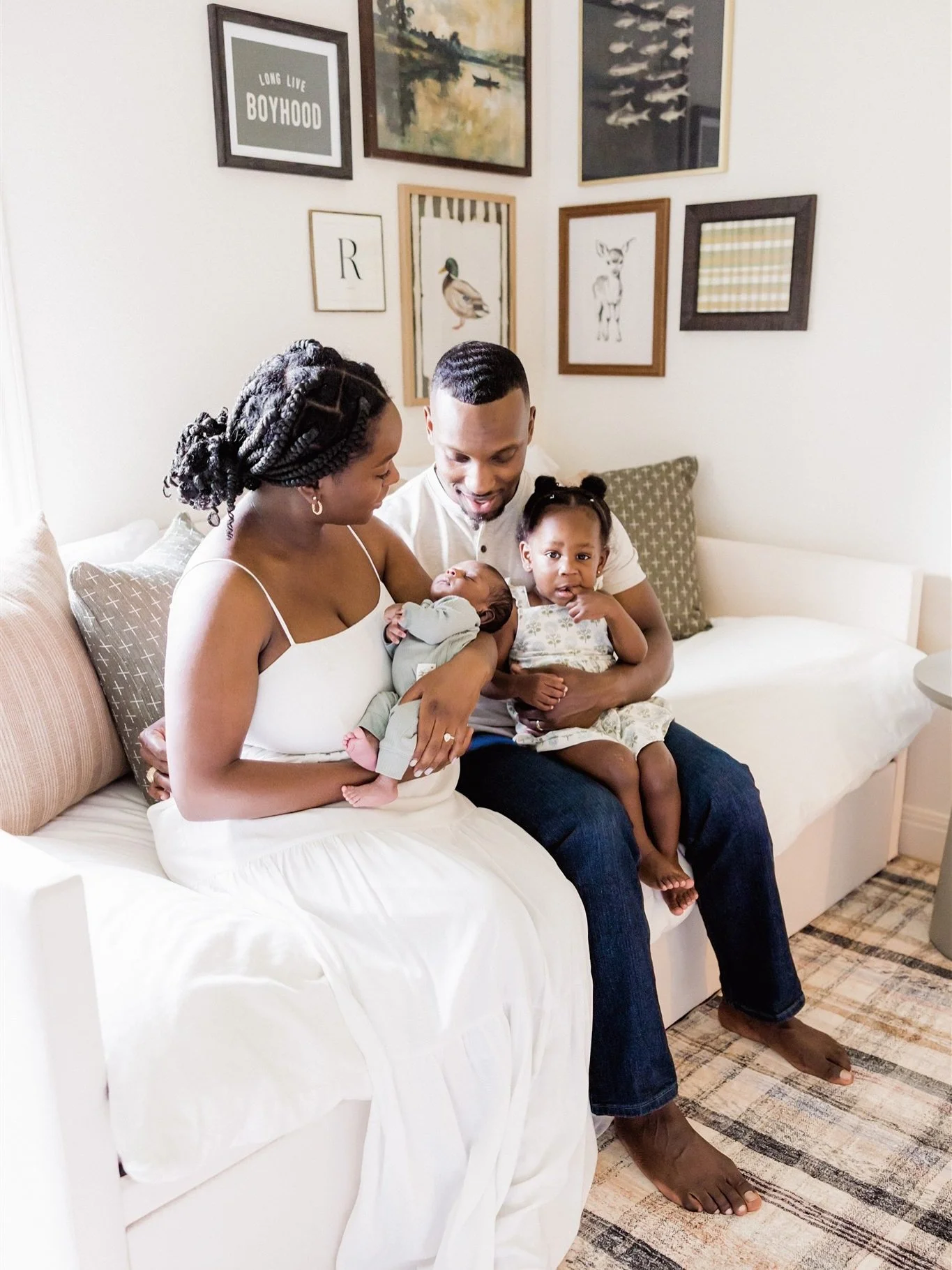 These precious moments of connection are exactly why I love in-home newborn lifestyle sessions for growing families. There was no rush and no pressure. Just a relaxed atmosphere as soaked in these early days together with a new little one to love.

✨