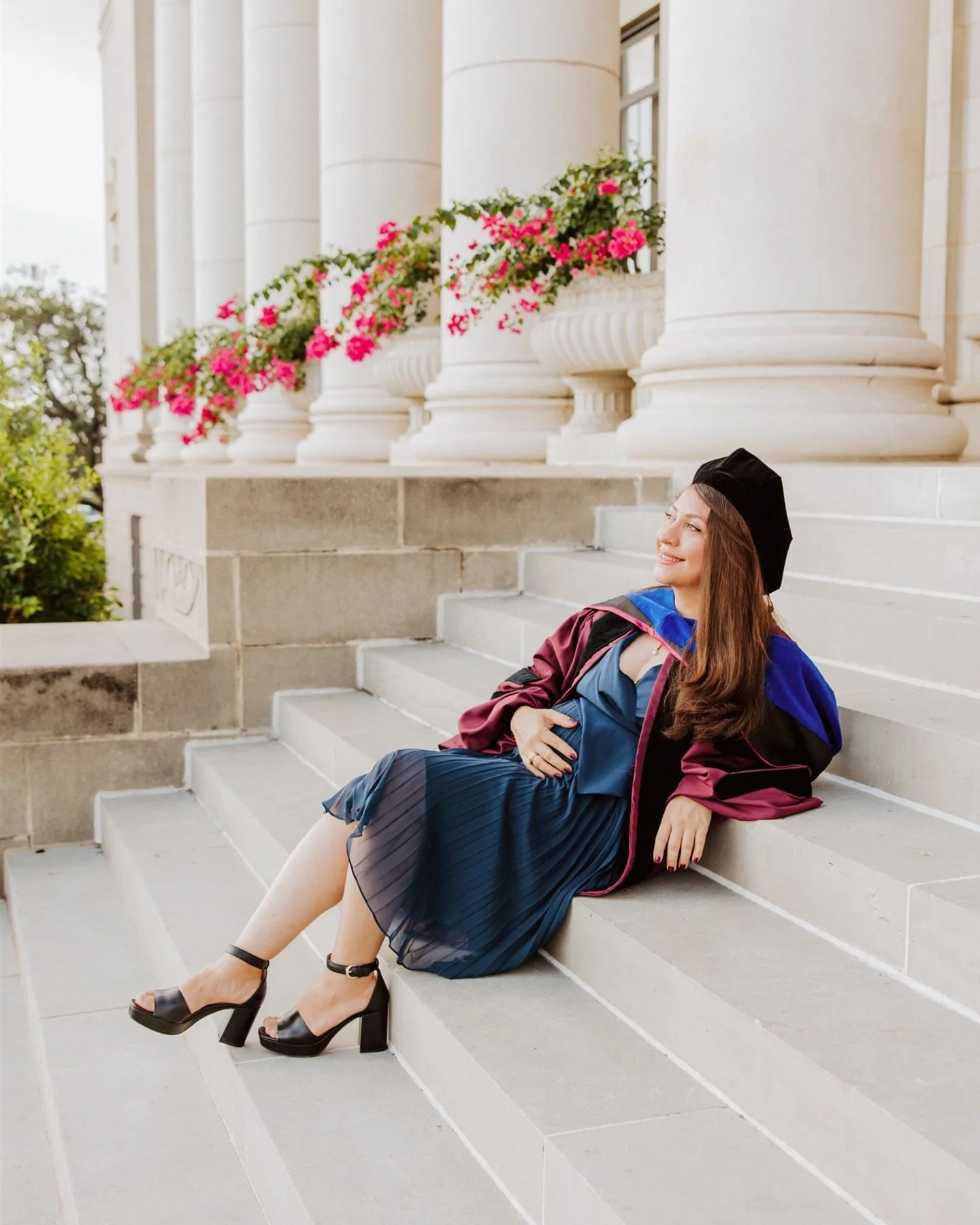 From finishing her Ph.D. to growing her family, Homa is proving you really can do it all. Cheering on all the mamas chasing big dreams. I see you! ✨

#collegestationphotographer #gradphotos #tamu