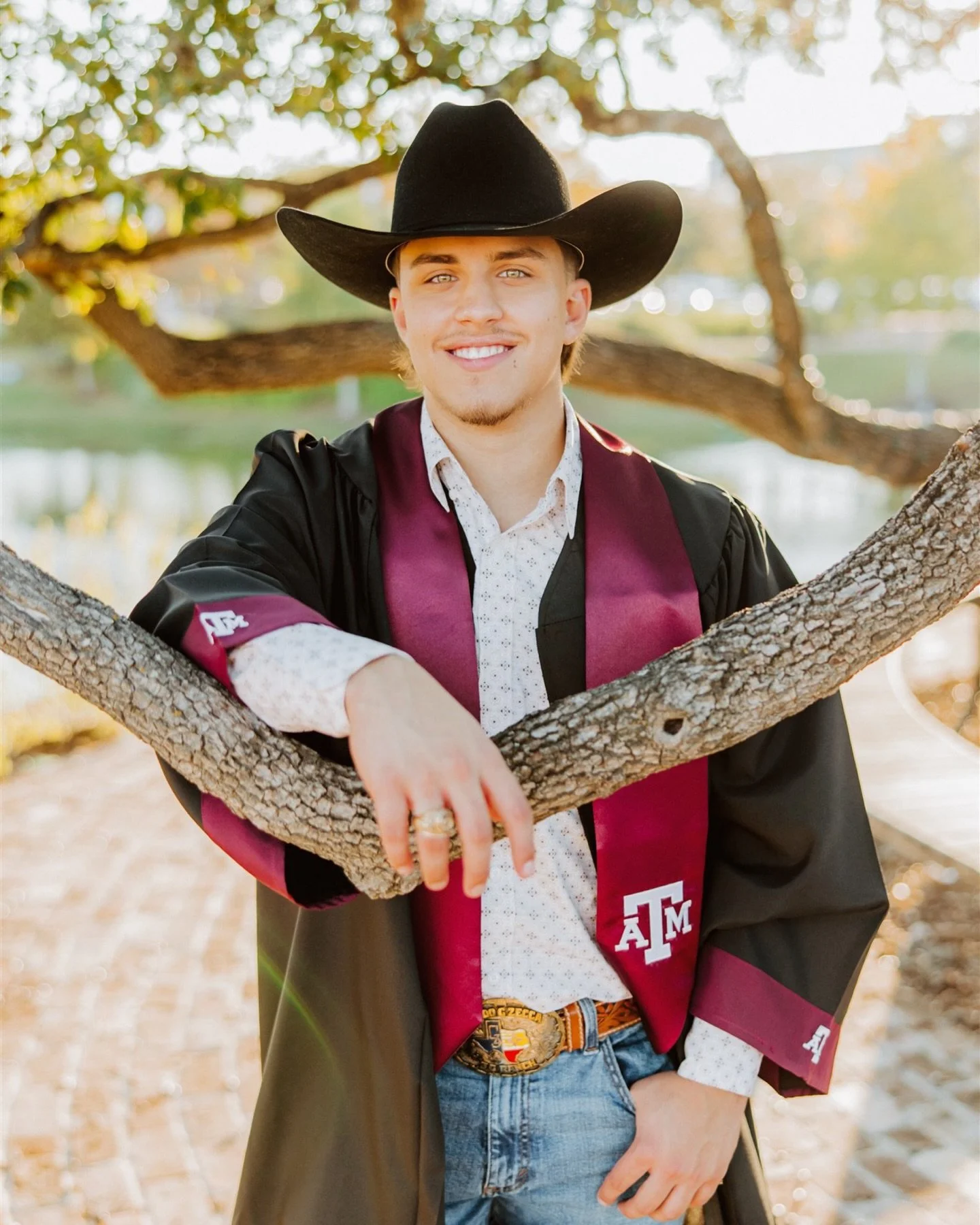 It&rsquo;s graduation month!!! ✨

Sharing pt. 1 of Guido&rsquo;s session at Aggie Park! Loving all the western vibes my seniors brought to their sessions this fall 🤠 Scroll to the end to see the most iconic @coorsbanquet pop!

View more of Guido&rsq