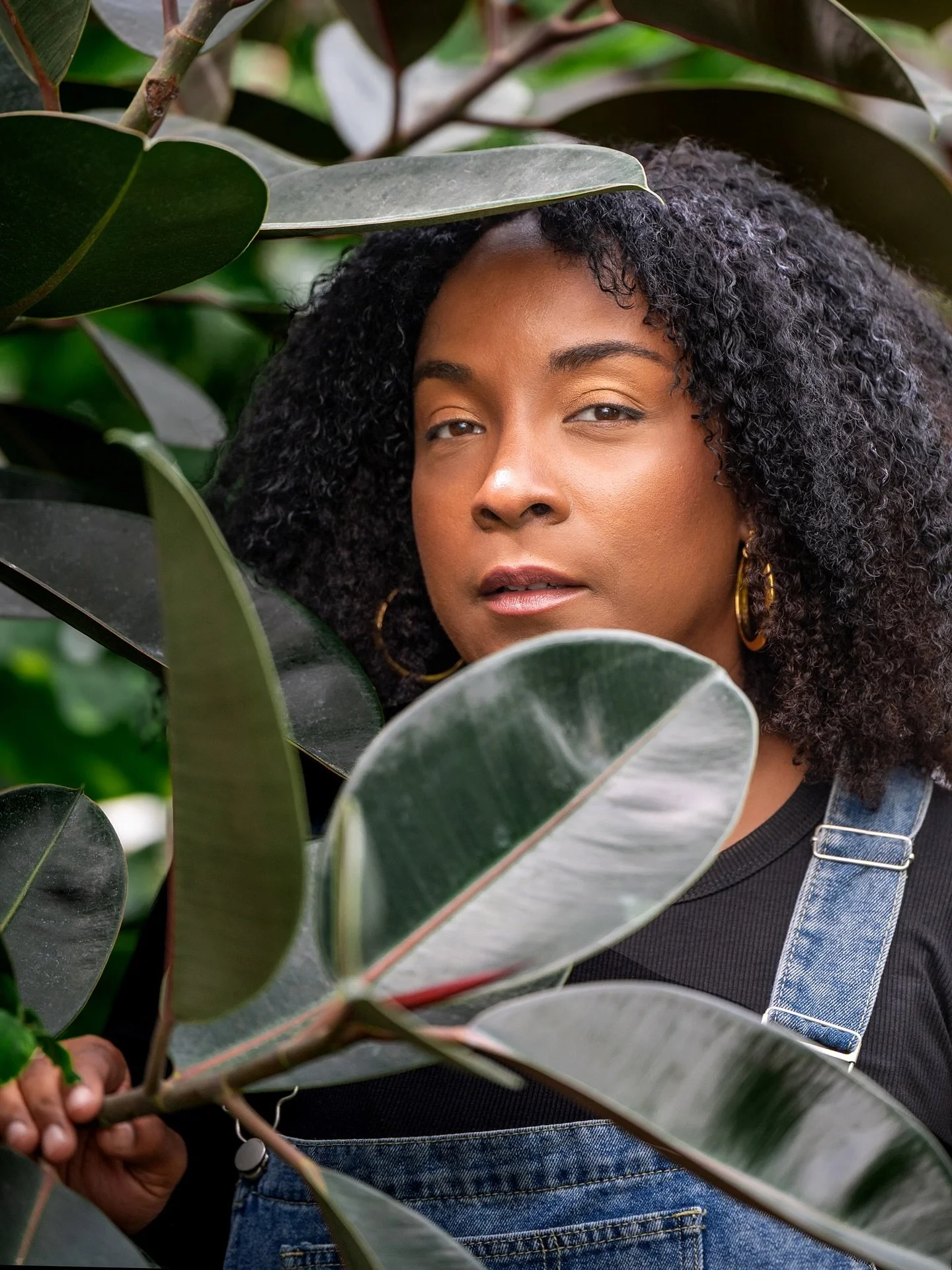 Just had the most inspiring session with Canadian author Yolanda T. Marshall at Toronto&rsquo;s Allan Gardens 🌿 Her new children&rsquo;s book Brown Girl in the Snow launches September 16, and photographing her among the greenery was pure magic.

I&r