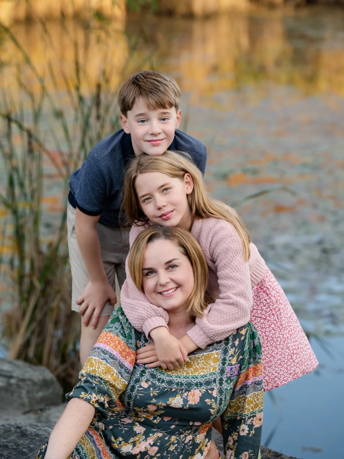 Fall sessions are in full swing 🍂✨ 

Families bundled up, little giggles, and the magic of autumn light &mdash; this season is the perfect backdrop for cozy, heartfelt memories.

📷 @oliveevephoto

fall family photography | toronto photographer | au