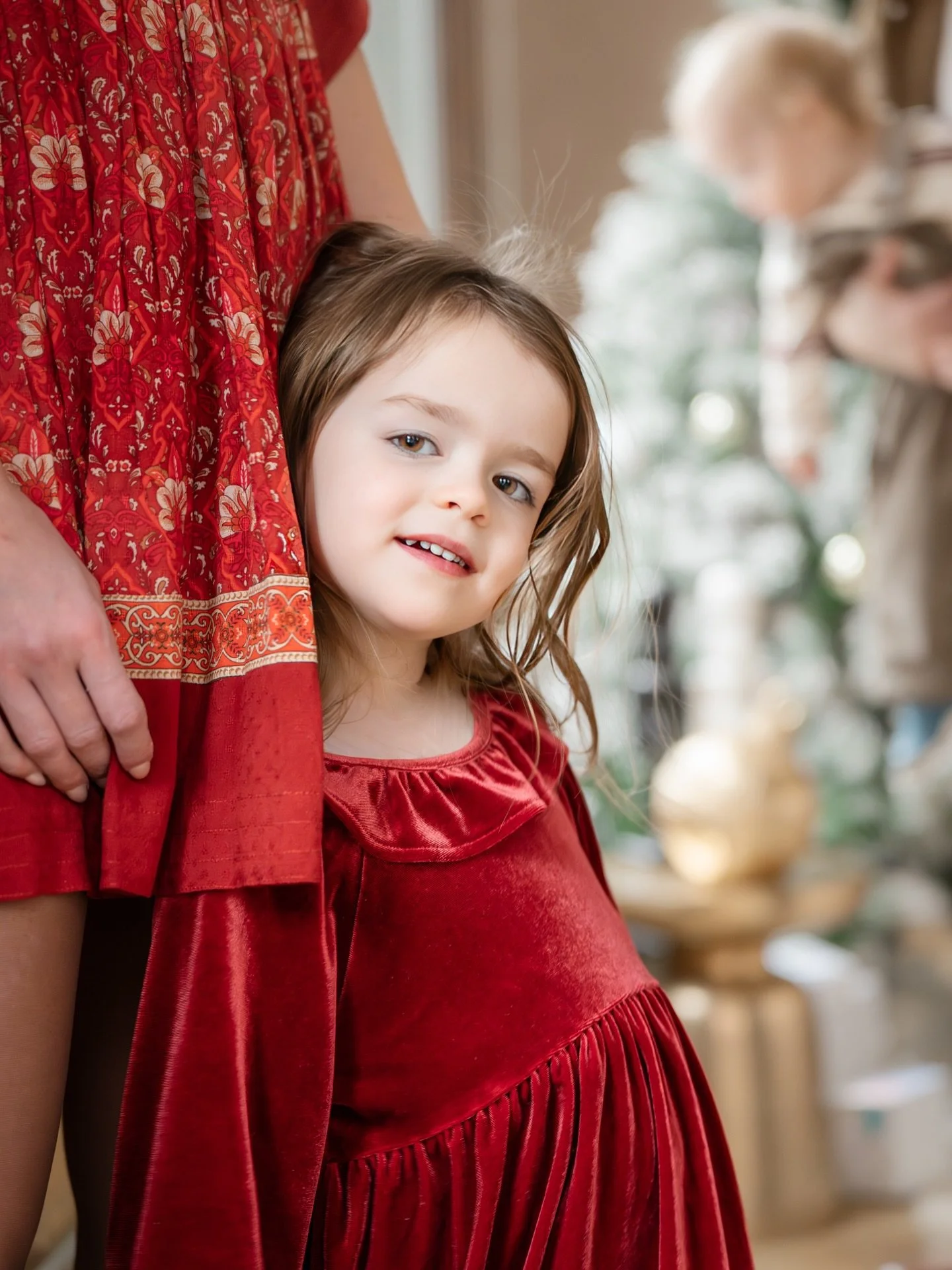 A little holiday magic at Archive Studios 🎄✨

This beautiful family brought all the festive cheer &mdash; and the girls absolutely stole the show in their gorgeous red dresses! ❤️

Can&rsquo;t wait to share more from these cozy minis!

📷 @oliveevep