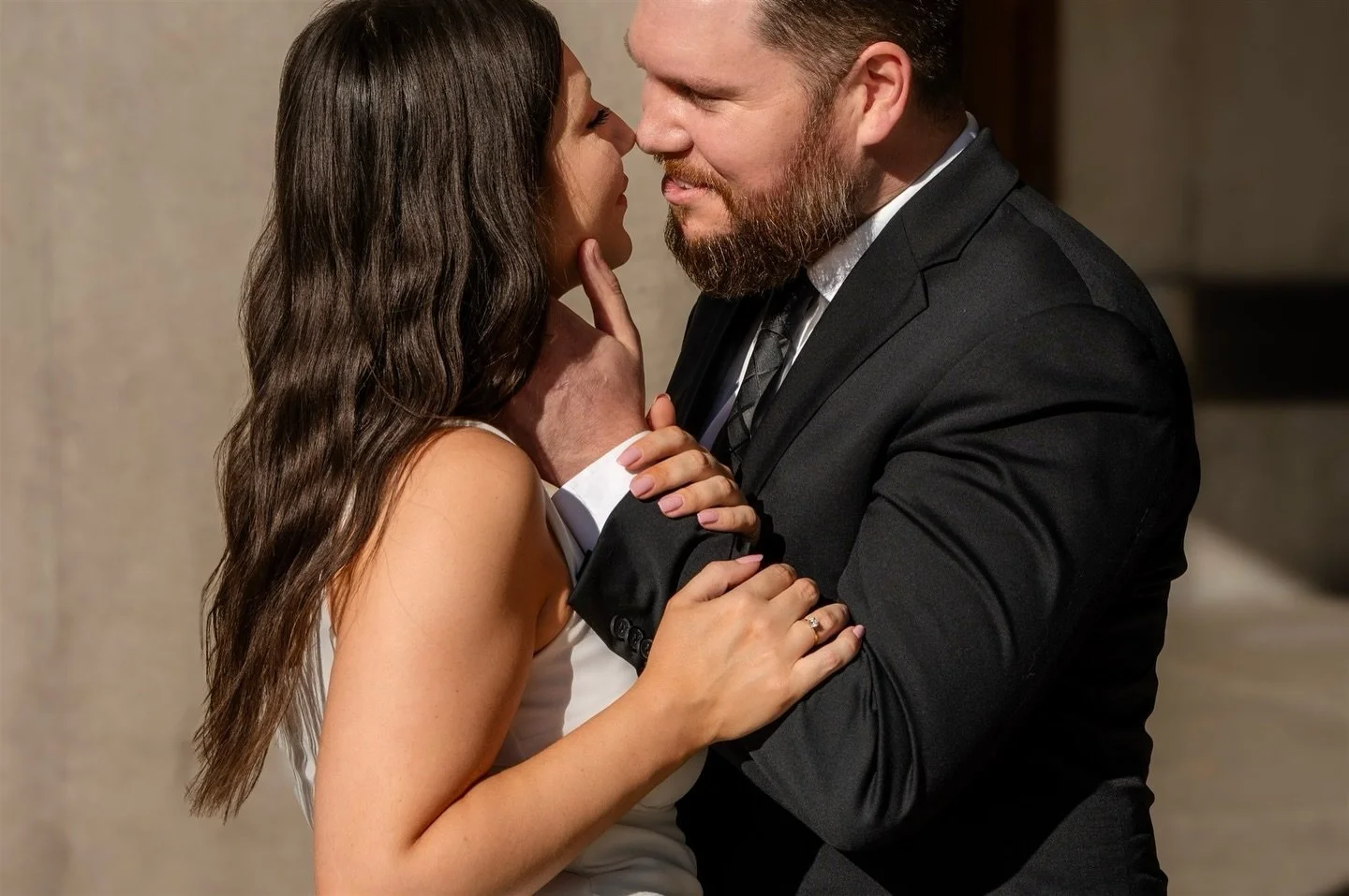 The way he looks at her 🥹

📸 @oliveevephoto 

#microwedding #elopementphotography #elopementphotographer #cityhallweddingphotographer