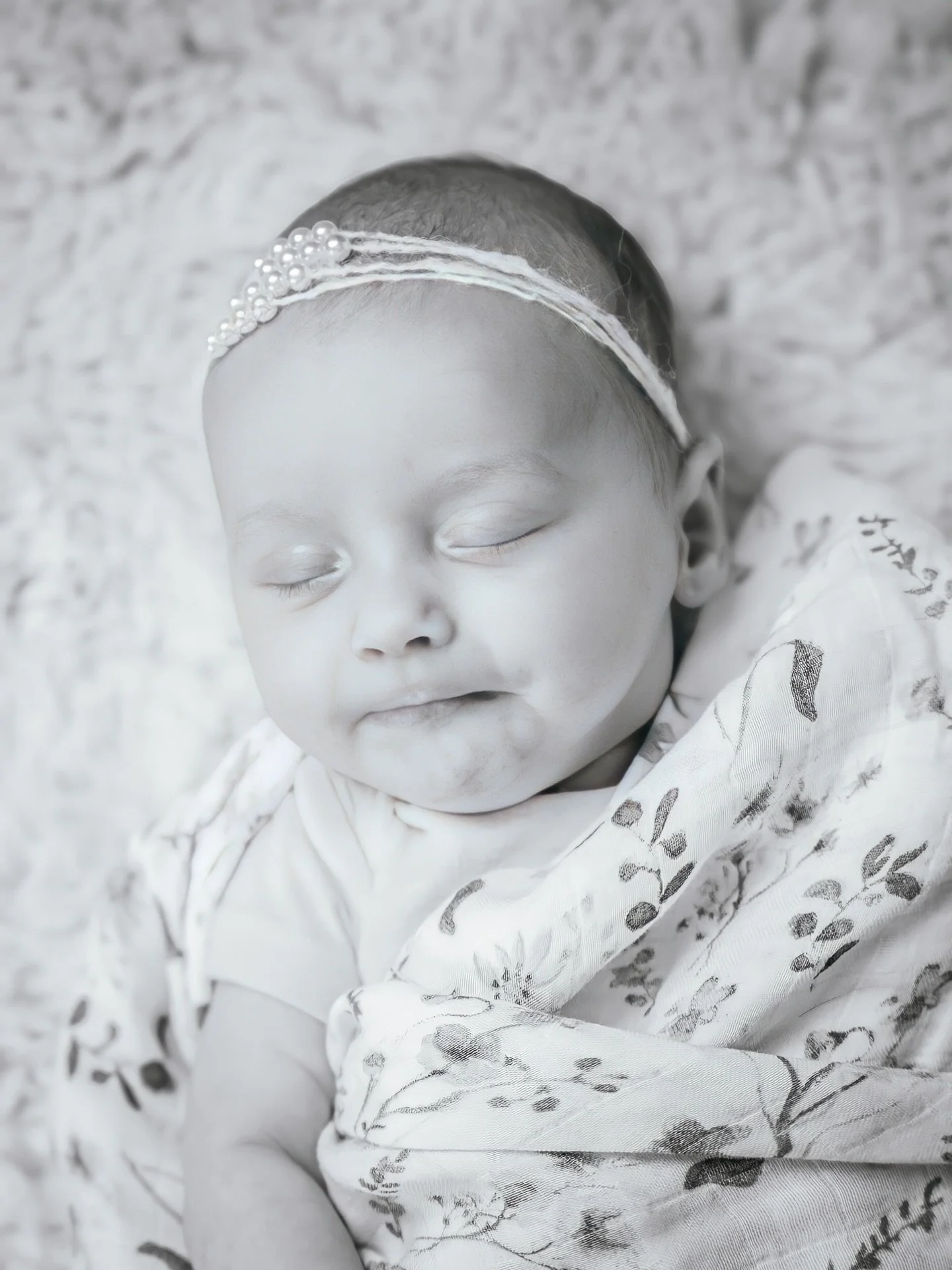 In-home newborn sessions will always be my favourite.
Quiet moments, soft light, and brand-new parents just soaking it all in.

Sweet Amelia, already so loved 🤍

📷 @oliveevephoto
