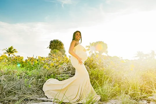 beach-maternity-photoshoot.jpg
