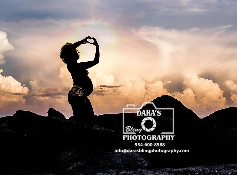 Studio vs. Outdoor Maternity Photos: Which Is Right for You?