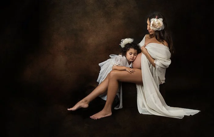 mother daughter maternity photography