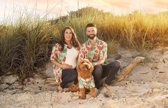 maternity-photoshoot-with-dog-at-the-beach