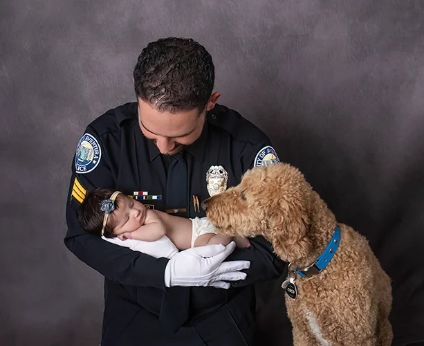 Family-photographer-for-dogs-and-babies