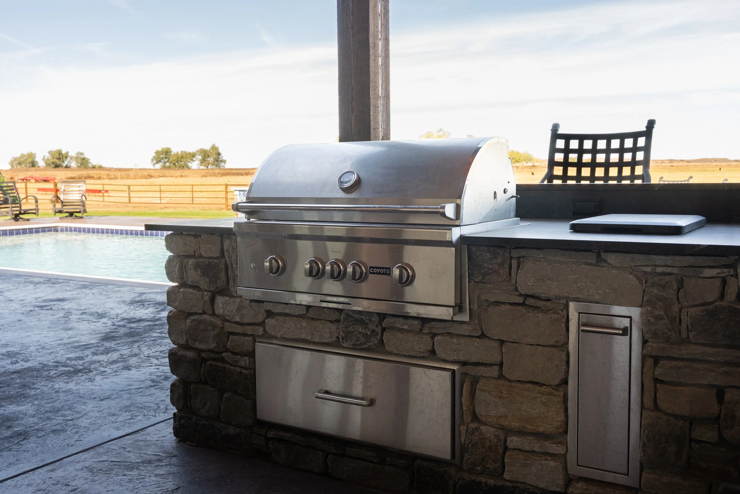 HULIN_GORE_EXT_GRILL_FIX-2.jpg