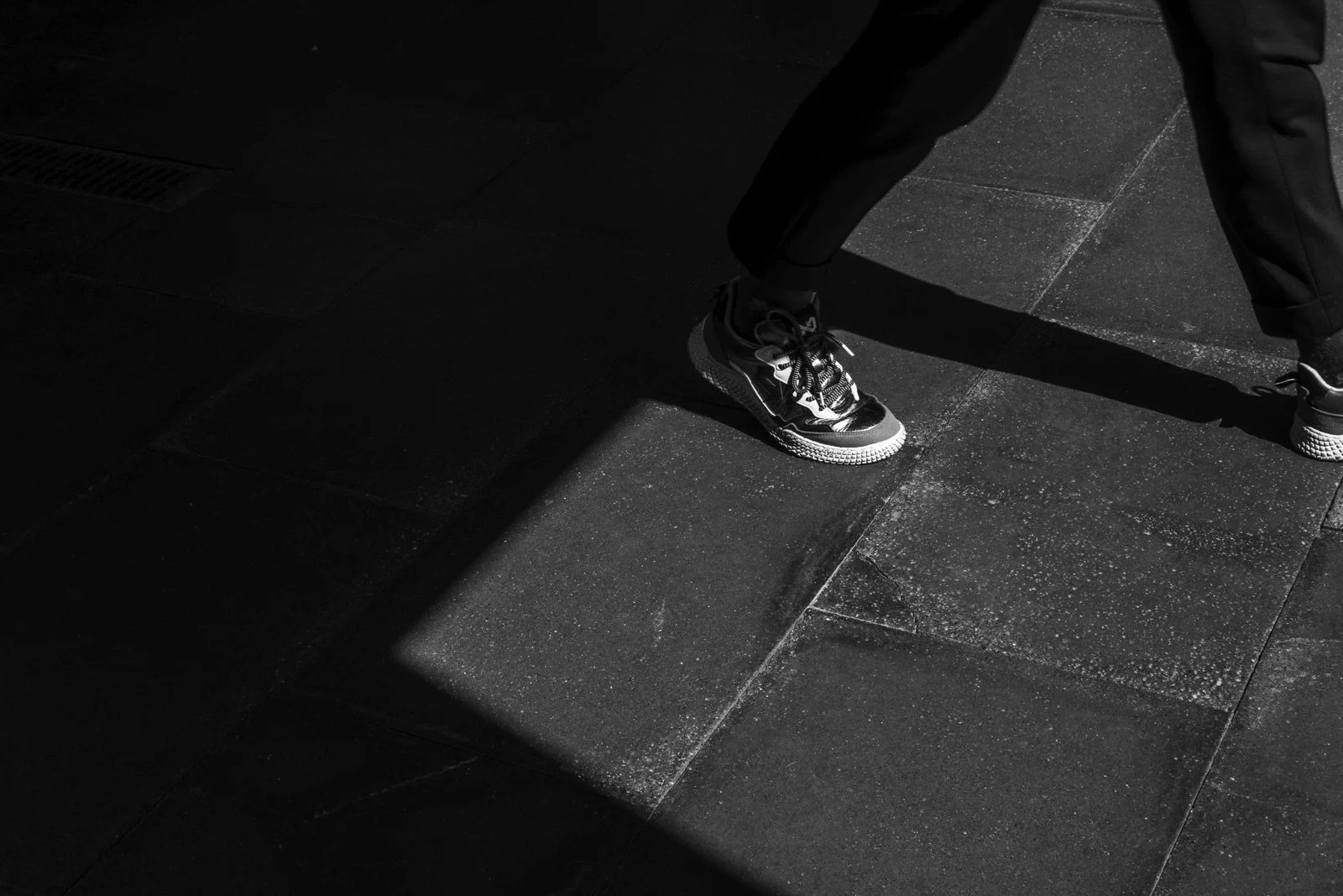 michelle-ciani-photography-light-shadow-rome-resized.jpg
