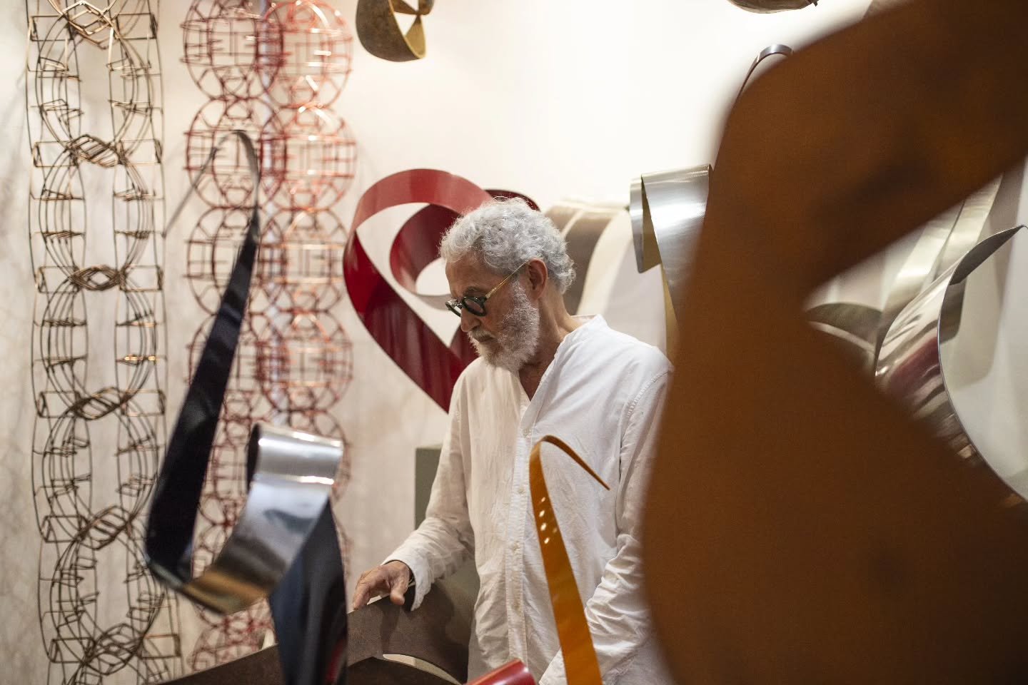 Atelier Resid&ecirc;ncia &quot;O Ninho&quot;

O que chama aten&ccedil;&atilde;o na cria&ccedil;&atilde;o visual de Ricardo Carv&atilde;o Levy &eacute; a maneira como consegue, diante da multiplicidade de t&eacute;cnicas, linguagens e materiais empreg
