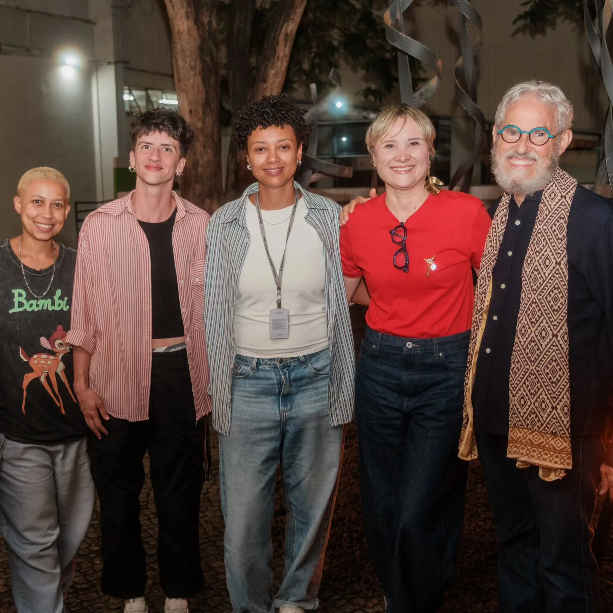 Um pouco do que rolou na abertura da exposi&ccedil;&atilde;o Forma, Mat&eacute;ria e Transforma&ccedil;&atilde;o.
Deslize para ver os detalhes das obras e a atmosfera desse encontro incr&iacute;vel no Pal&aacute;cio das Artes.

​A exposi&ccedil;&atil