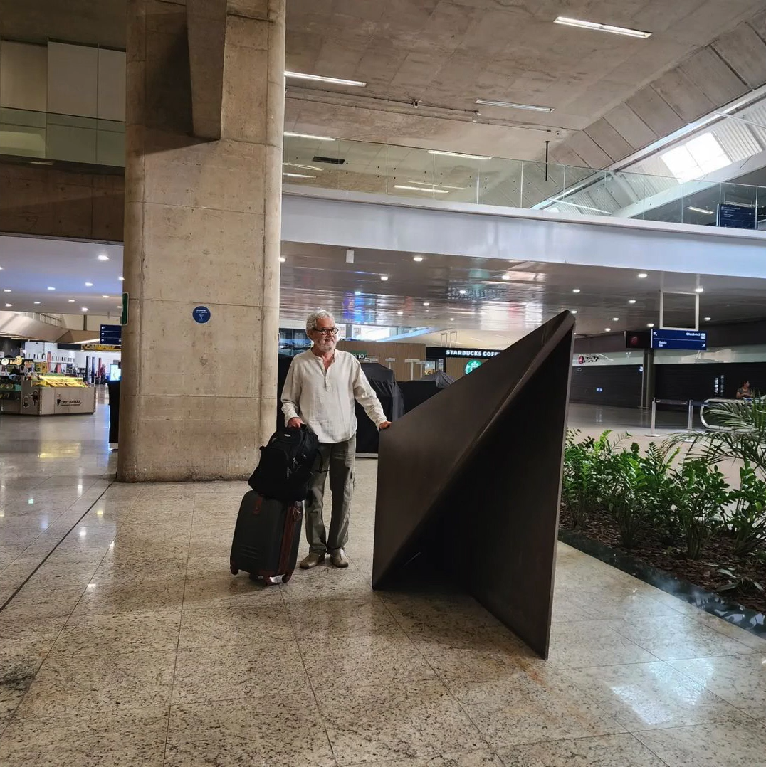 O Vôo - 1982 - Aeroporto Internacional Tancredo Neves, Confins .png