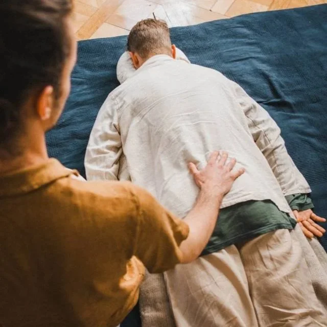 Energetic clearing session in Cascais by Alexander Ahamer for balance and emotional healing.