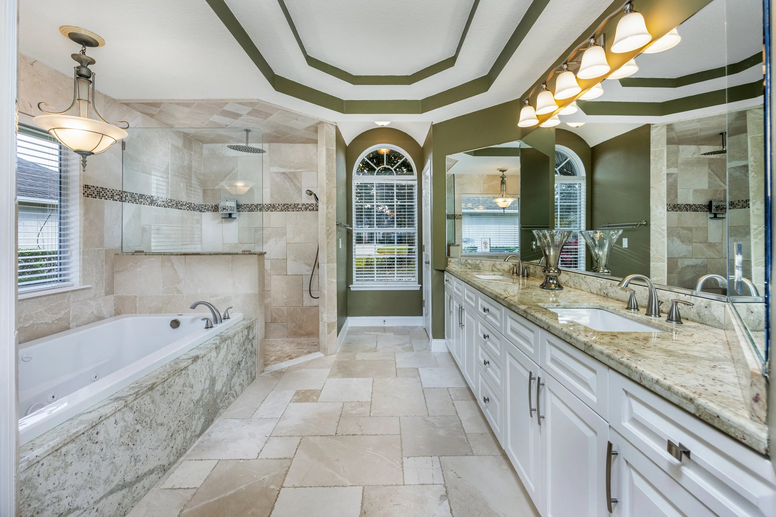 Kims bathroom V2.jpg